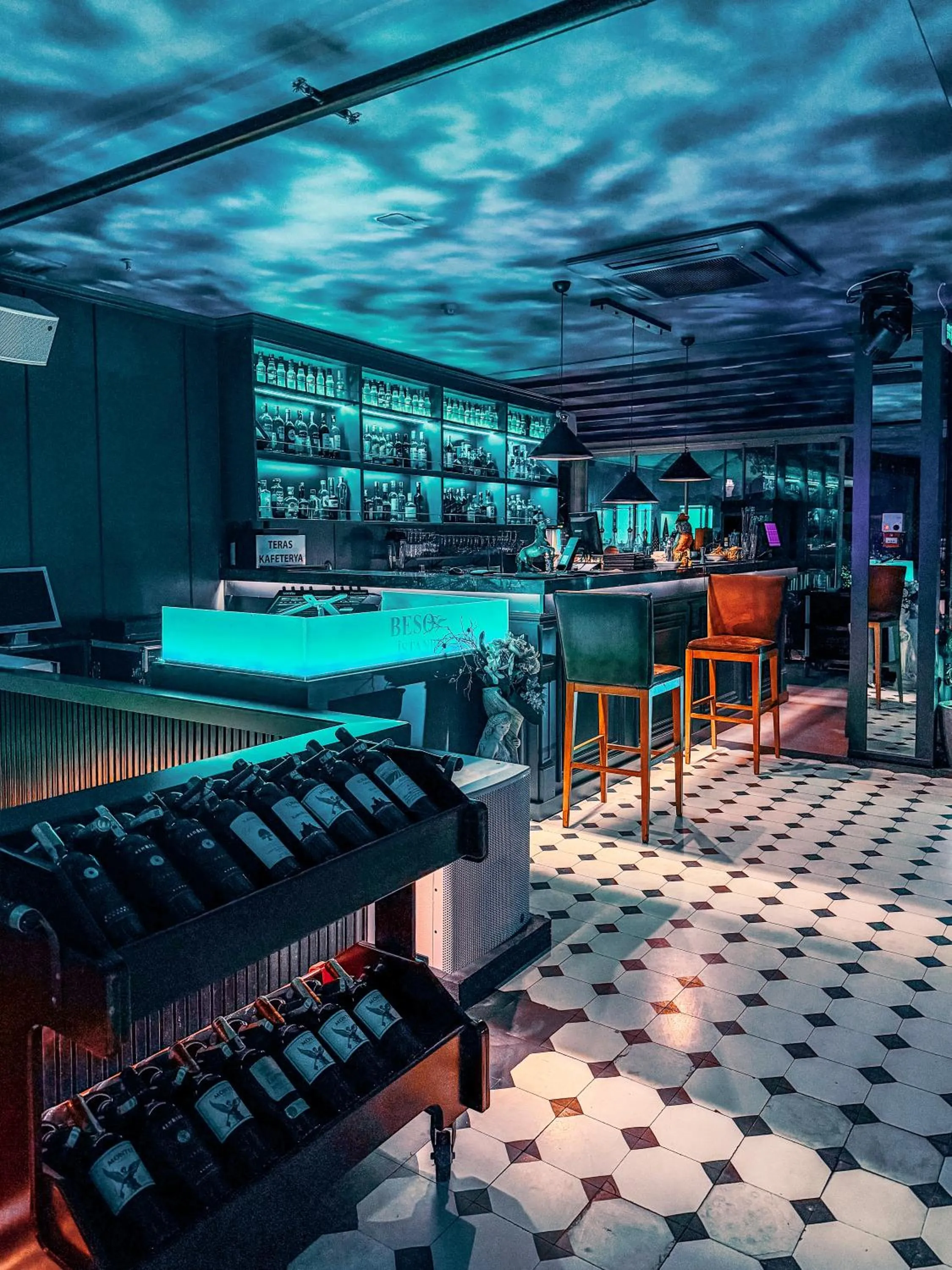 Nightclub / DJ in Darkhill Hotel