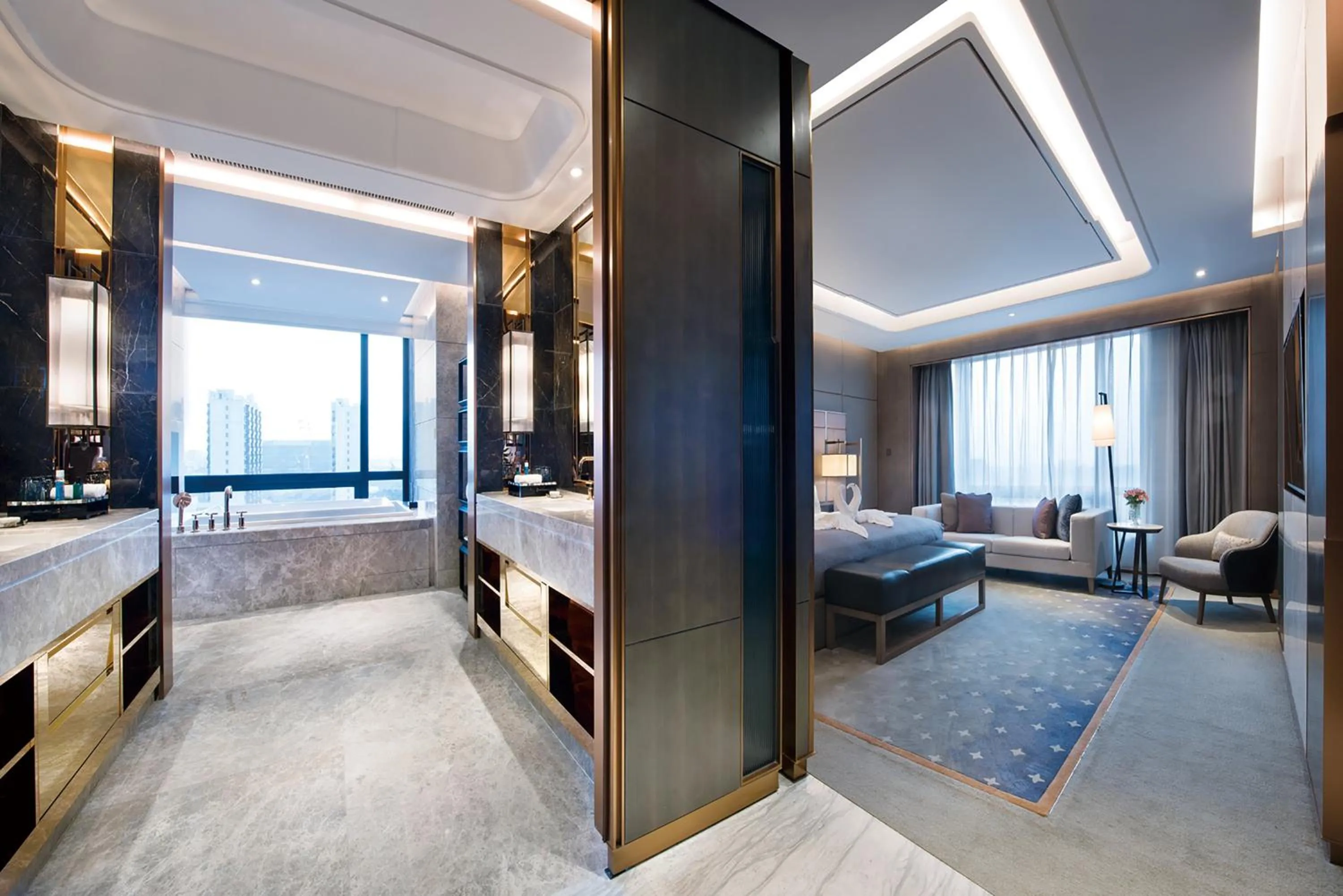 Photo of the whole room, Bed in Crowne Plaza Shanghai Pujiang by IHG