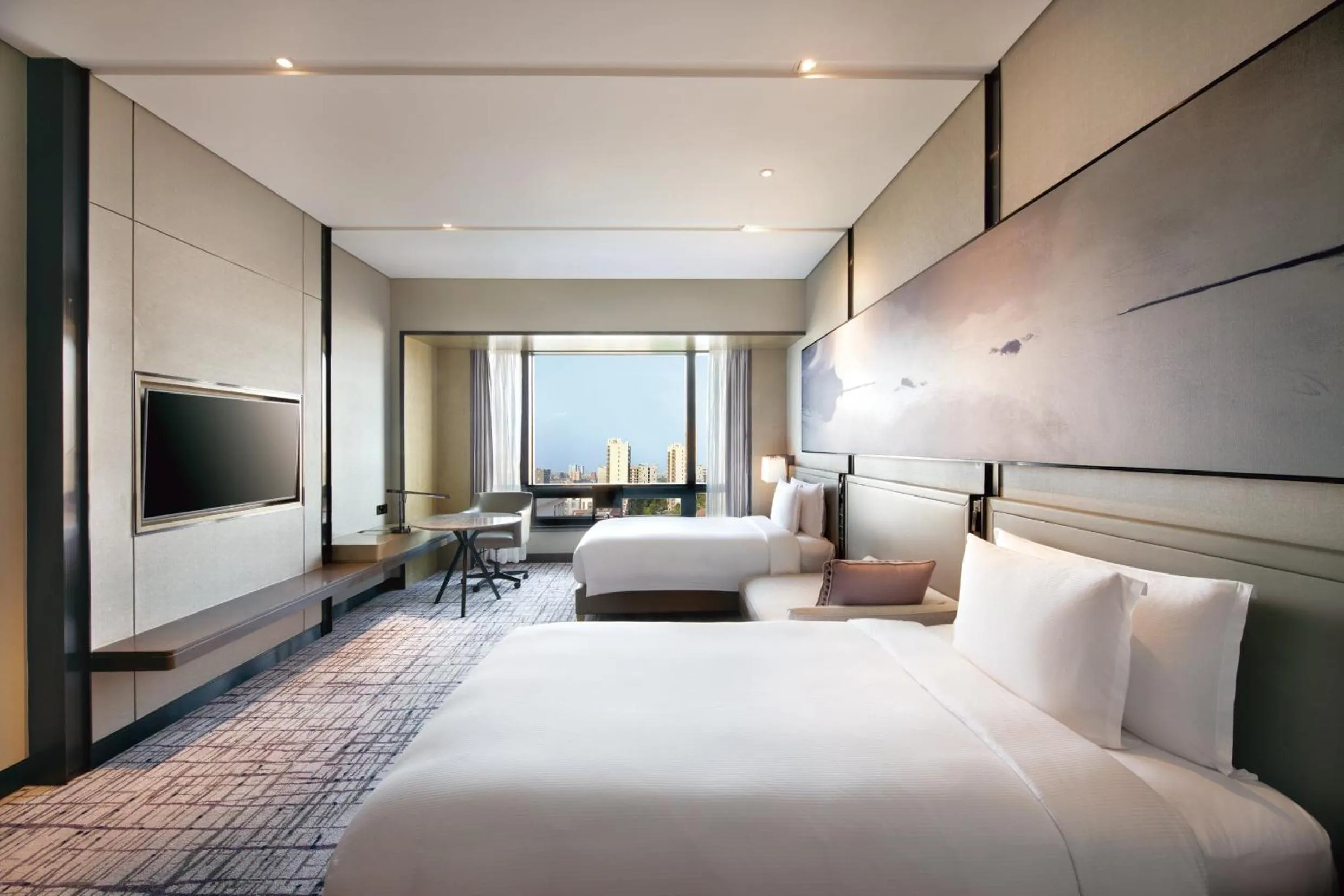 Photo of the whole room, Bed in Crowne Plaza Shanghai Pujiang by IHG