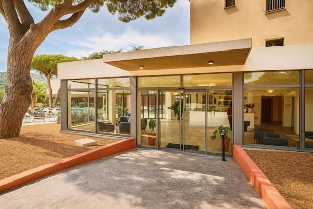 Facade/entrance in Les Jardins du Cèdre, Boutique hôtel & gastronomie