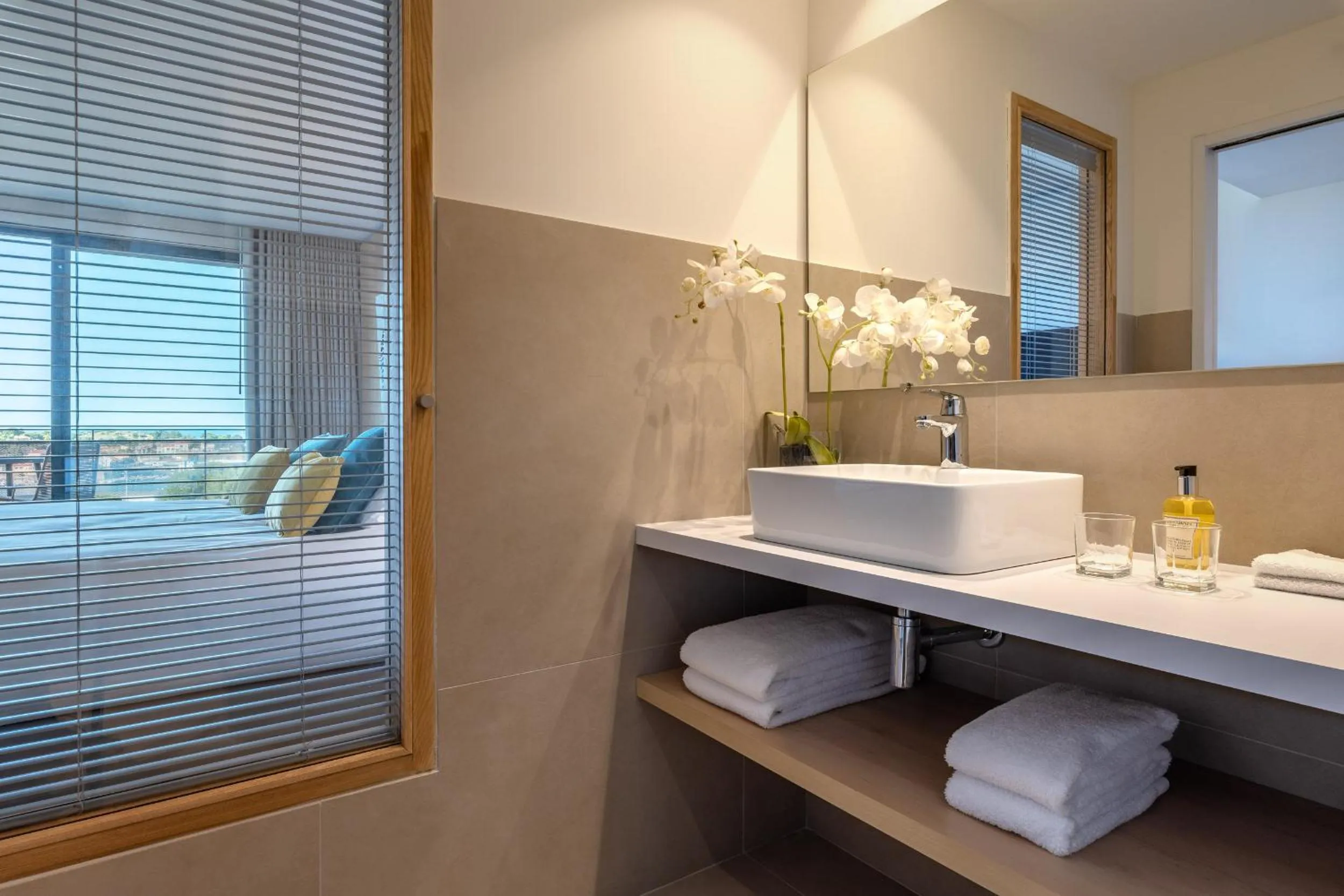 Bathroom in Les Jardins du Cèdre, Boutique hôtel & gastronomie