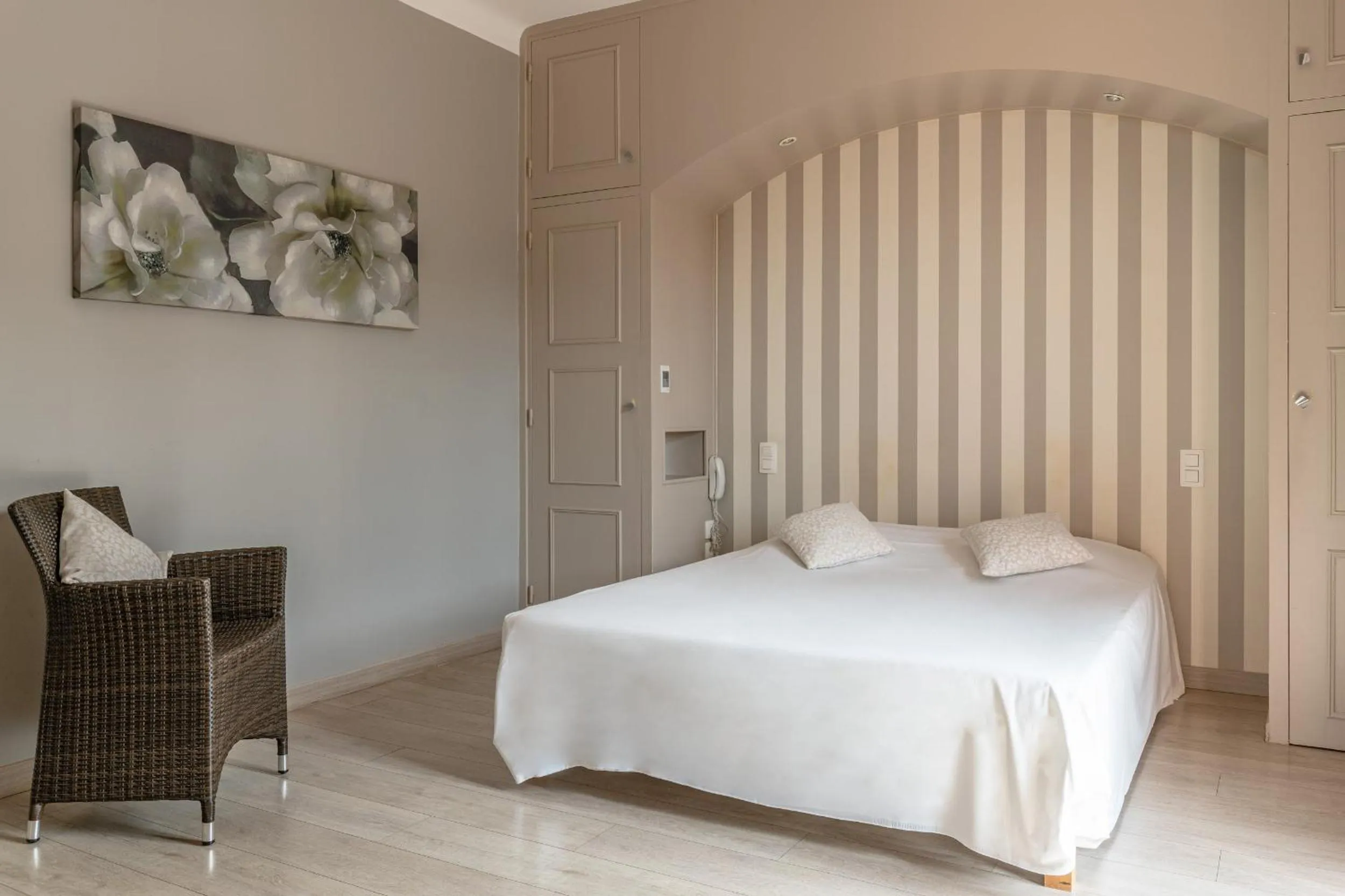 Bed in Les Jardins du Cèdre, Boutique hôtel & gastronomie