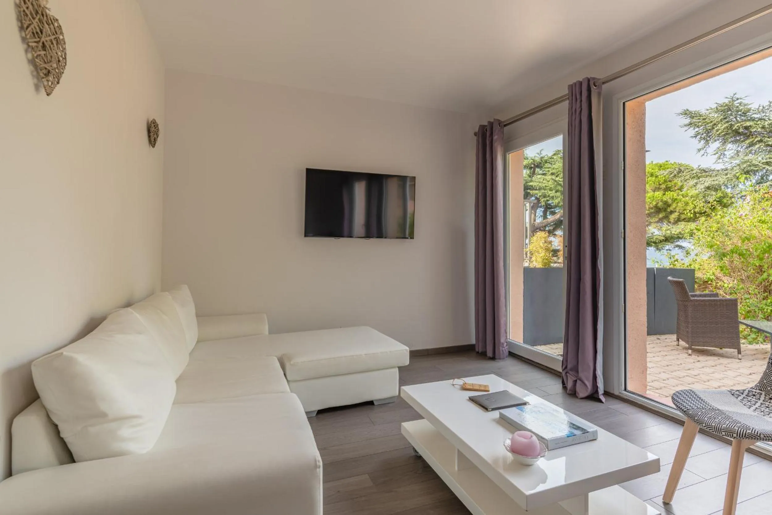 Photo of the whole room in Les Jardins du Cèdre, Boutique hôtel & gastronomie