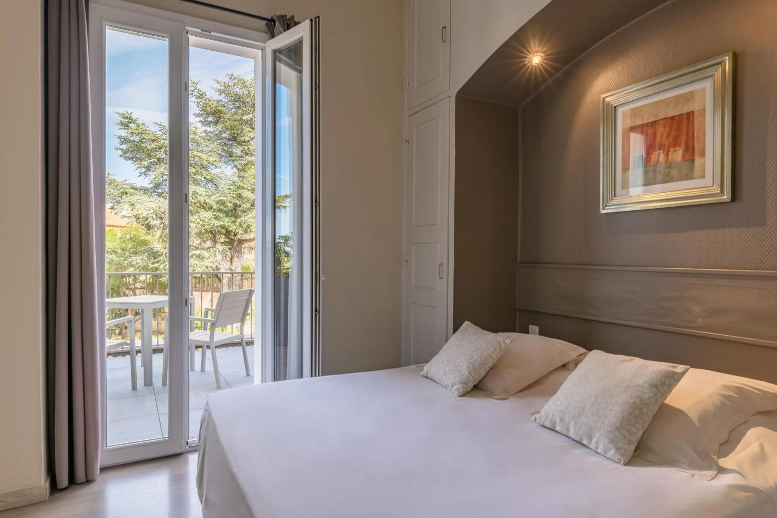 Bedroom, Bed in Les Jardins du Cèdre, Boutique hôtel & gastronomie