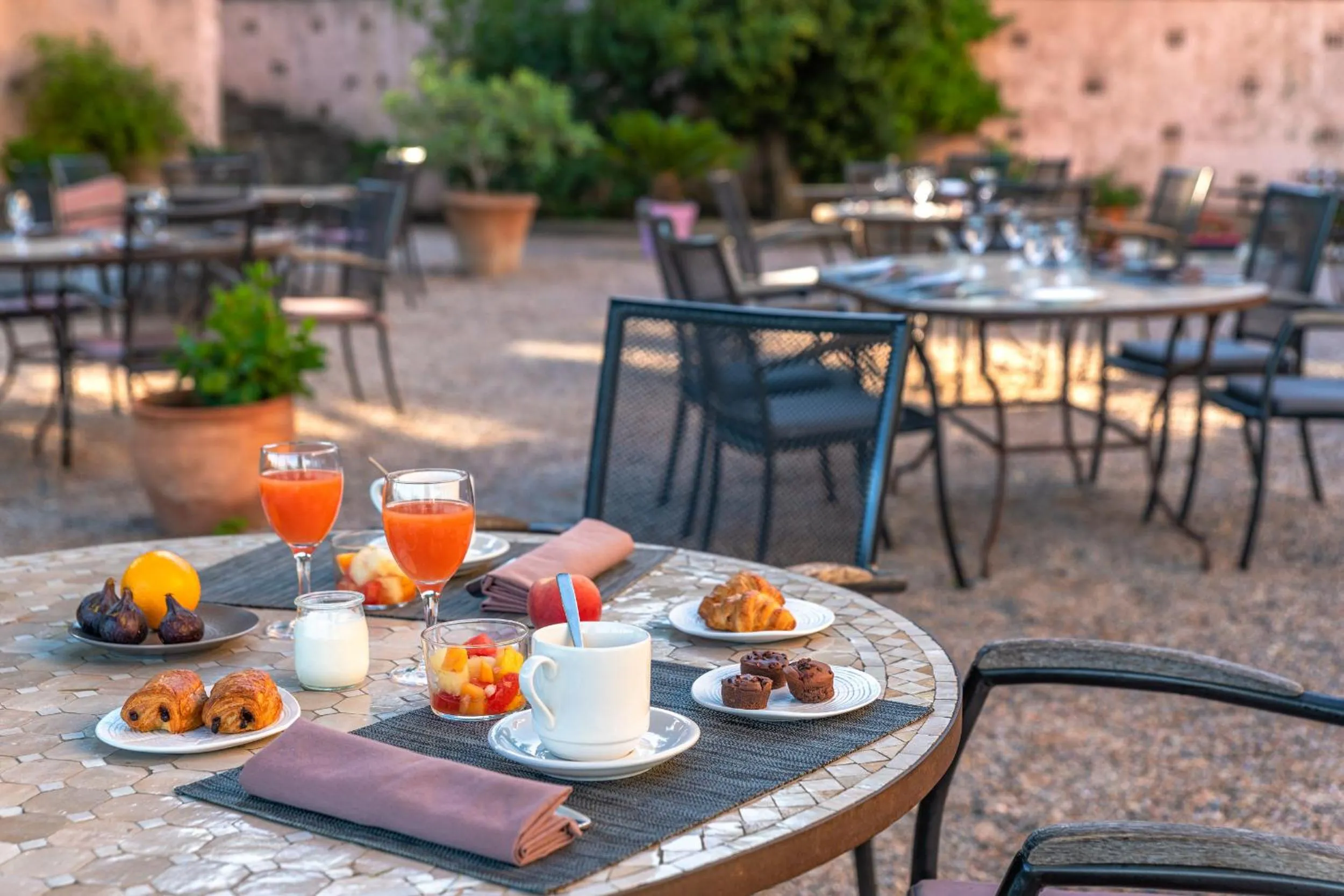Breakfast in Les Jardins du Cèdre, Boutique hôtel & gastronomie