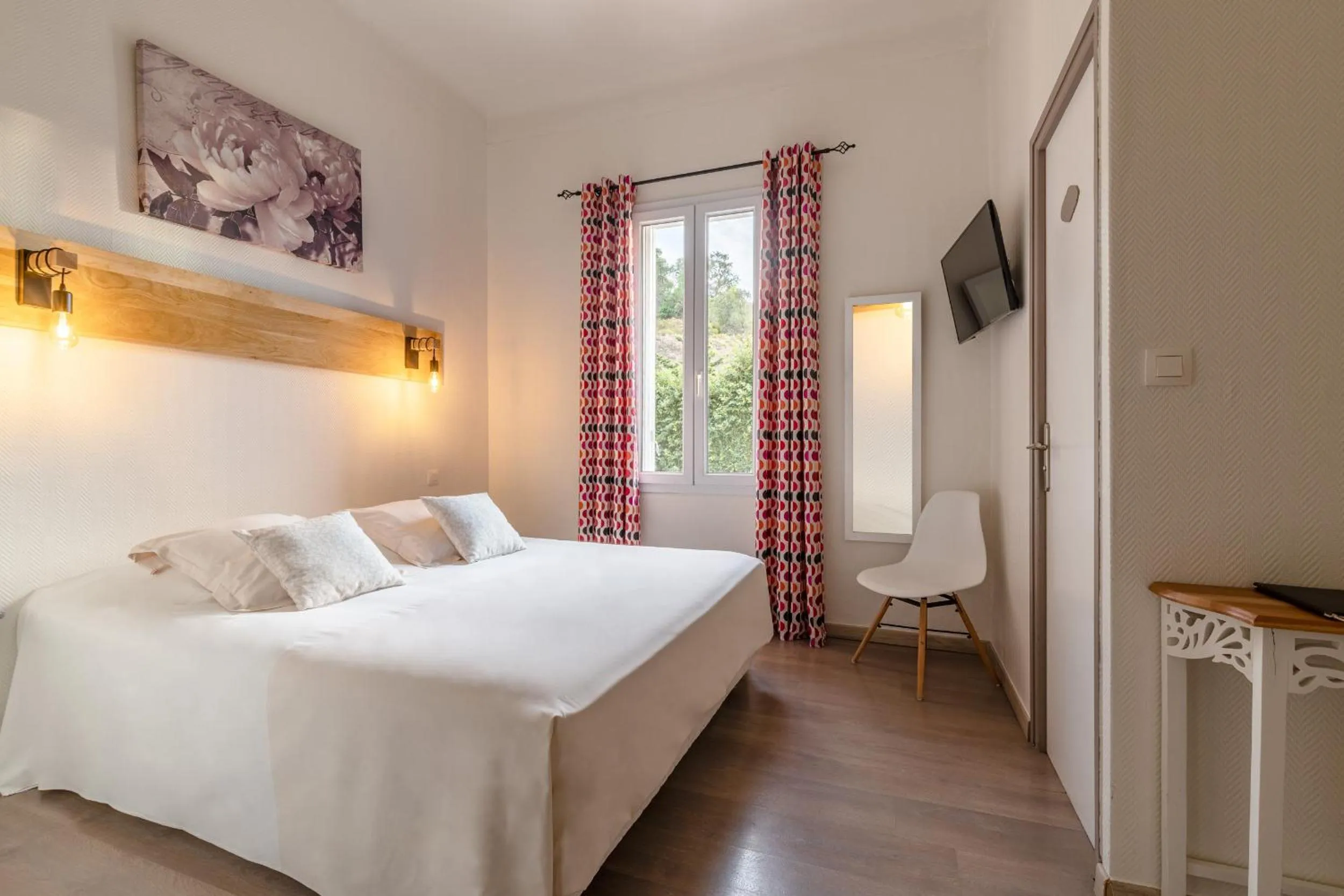 Bed in Les Jardins du Cèdre, Boutique hôtel & gastronomie