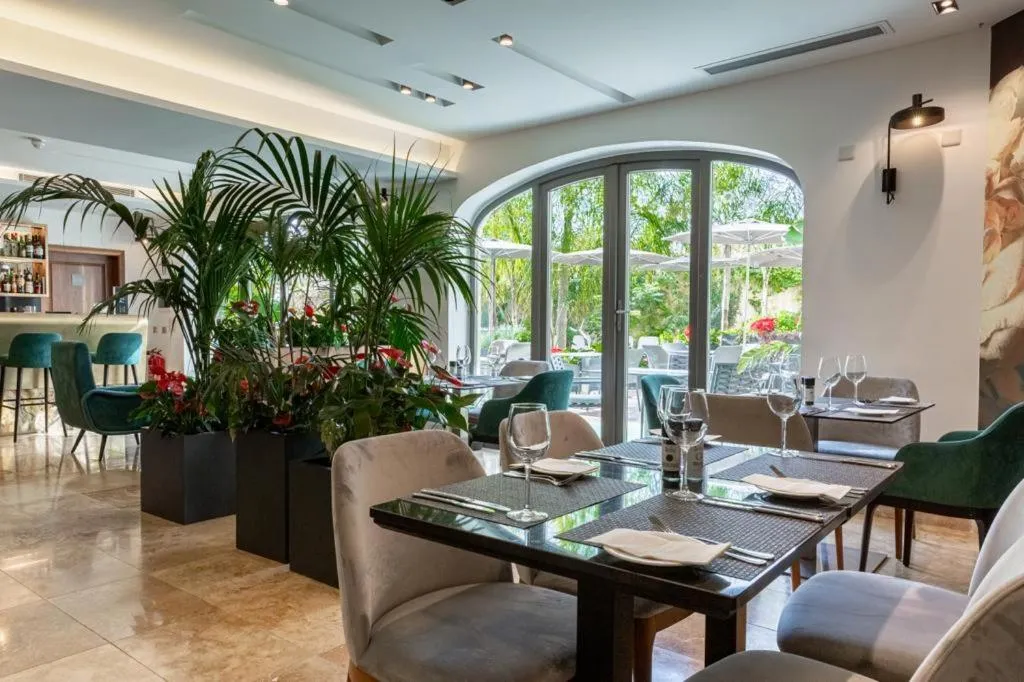 Restaurant/places to eat in The Village Boutique and SPA