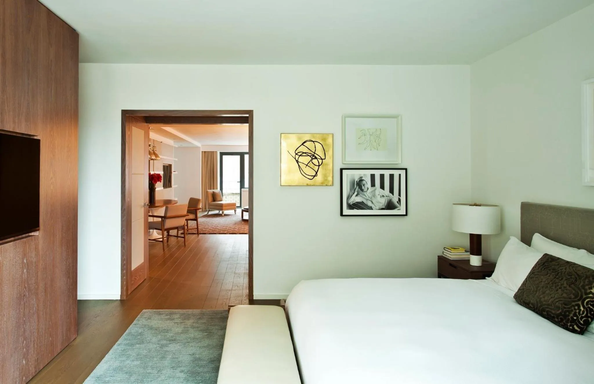 Photo of the whole room, Bed in Loews Regency New York Hotel