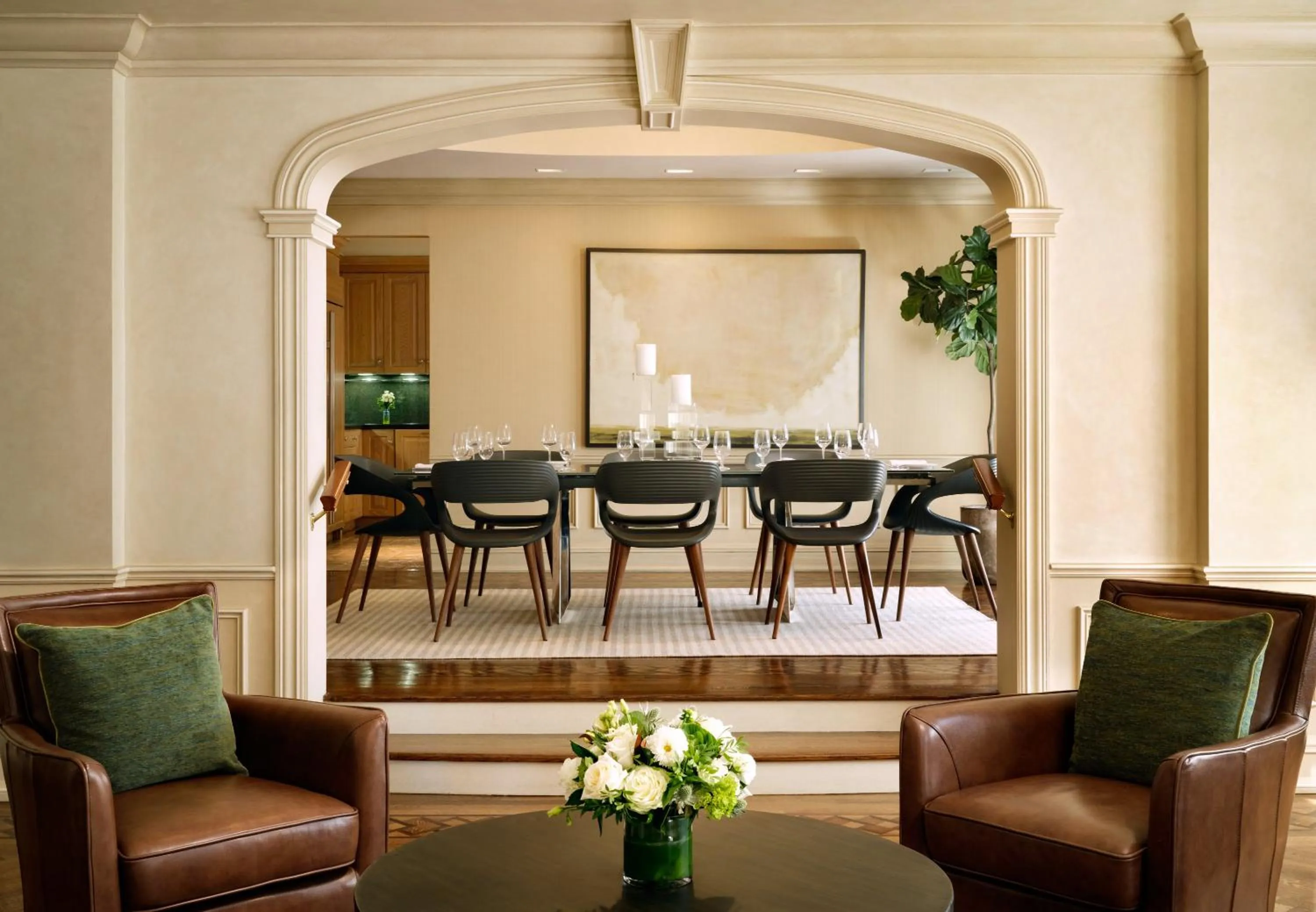 Restaurant/places to eat in Loews Regency New York Hotel