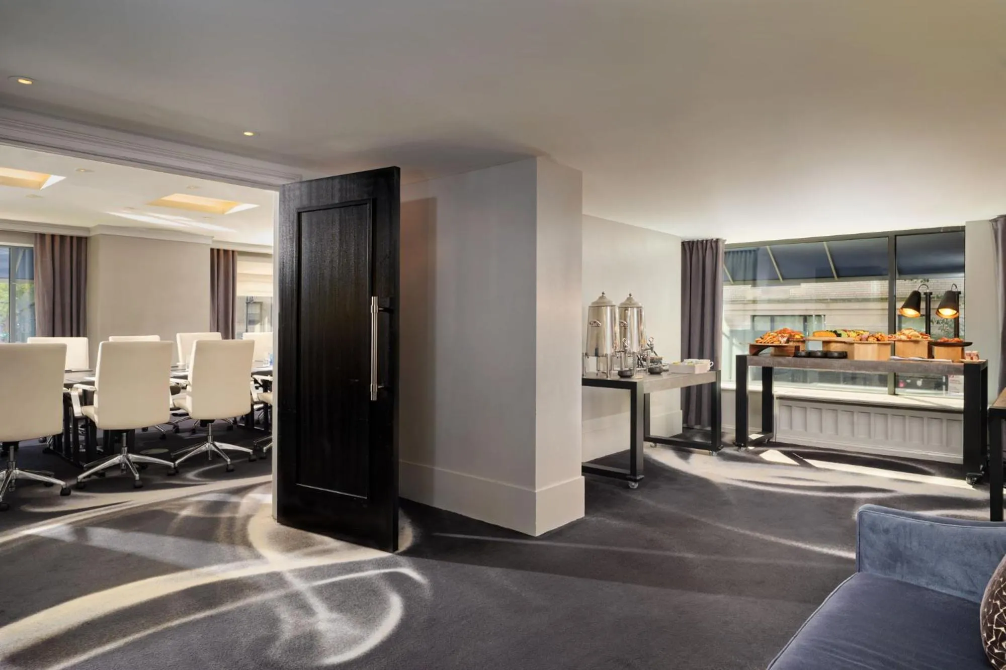 Meeting/conference room in Loews Regency New York Hotel