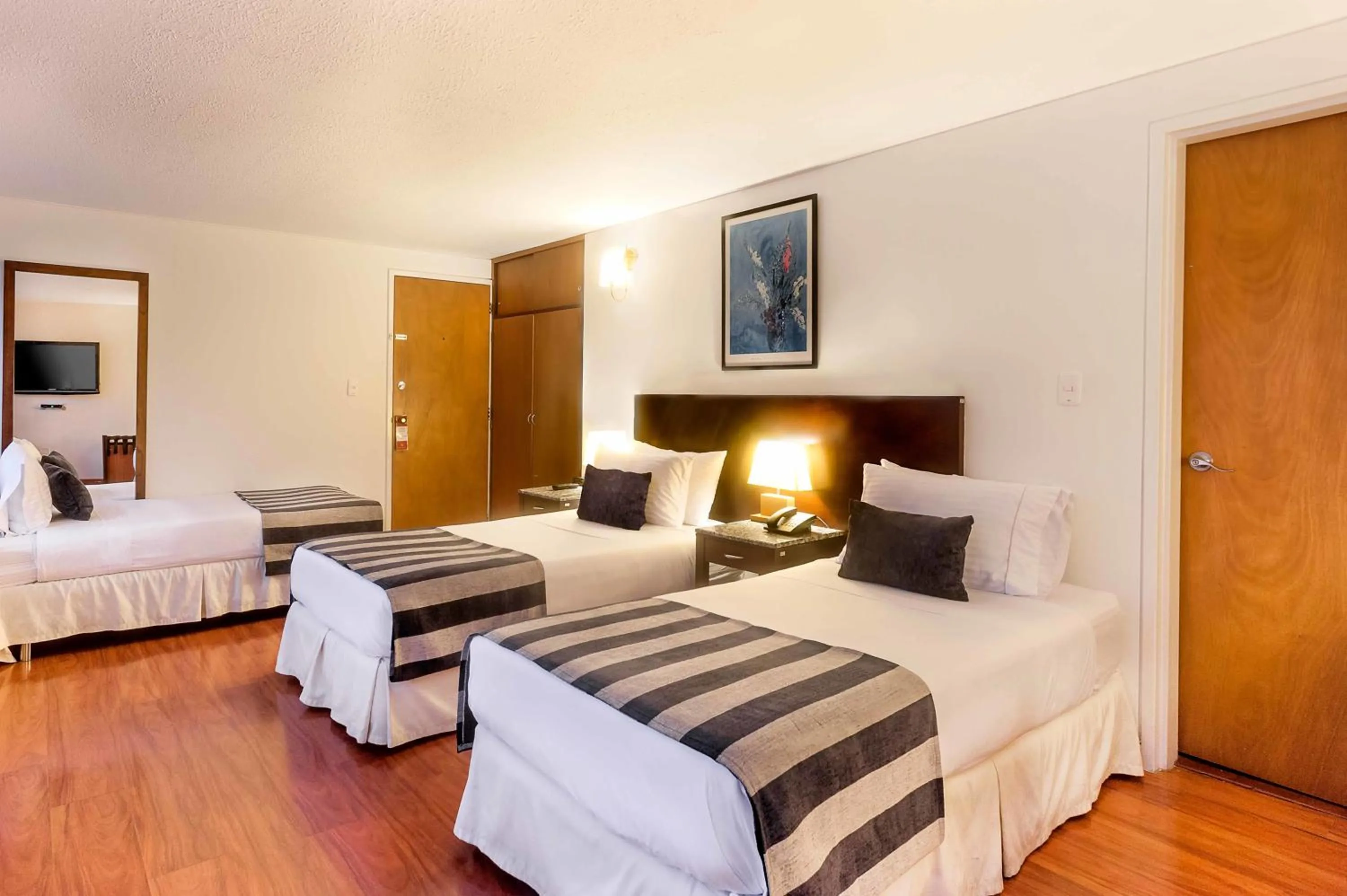 Photo of the whole room, Bed in Hotel Oceanía Bogotá Museo