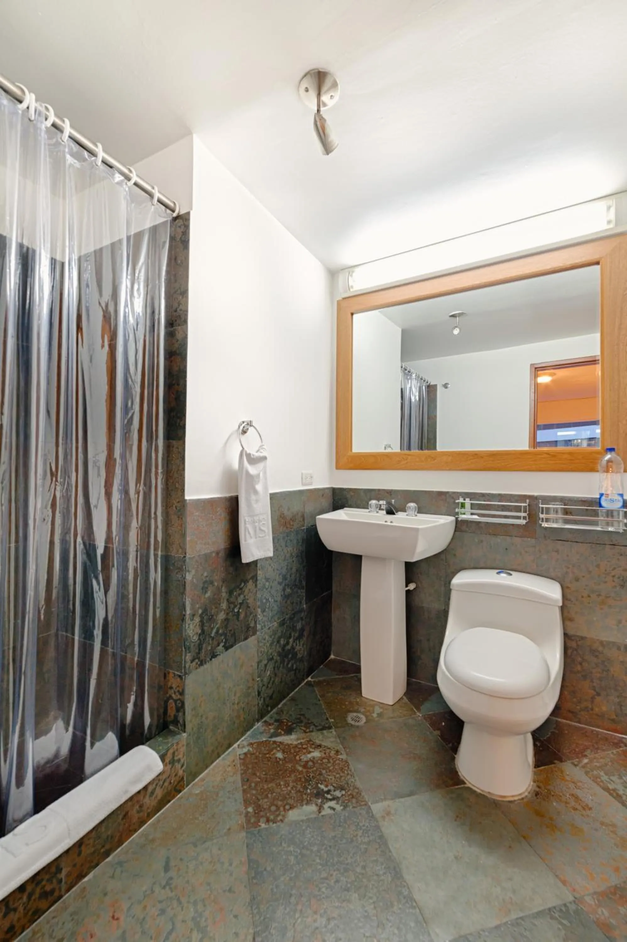 Bathroom in Hotel Oceanía Bogotá Museo