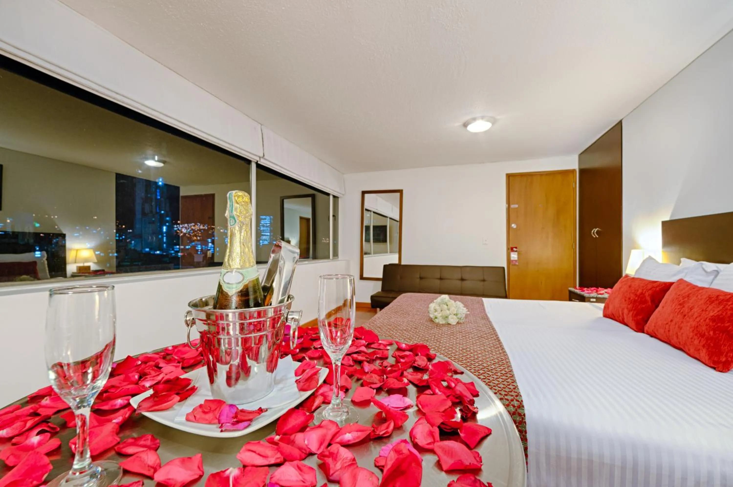 Night in Hotel Oceanía Bogotá Museo