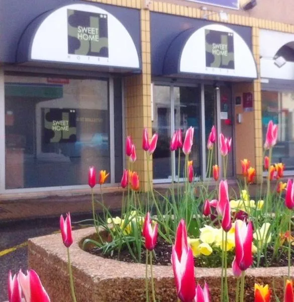 Facade/entrance in Sweet Home