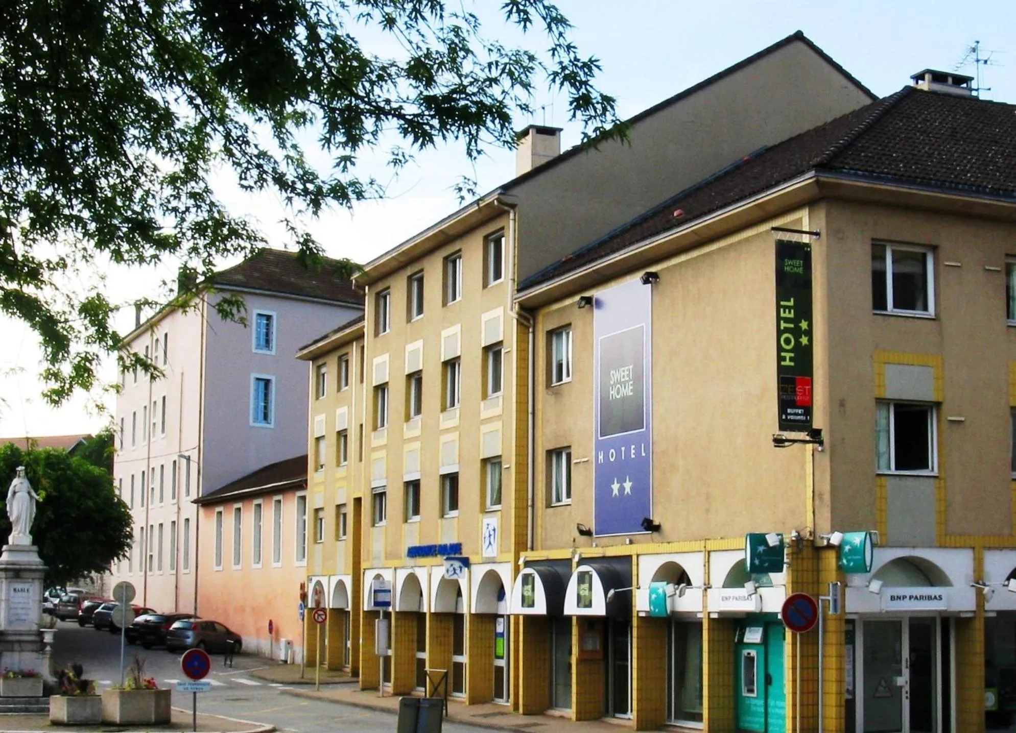 Facade/entrance in Sweet Home