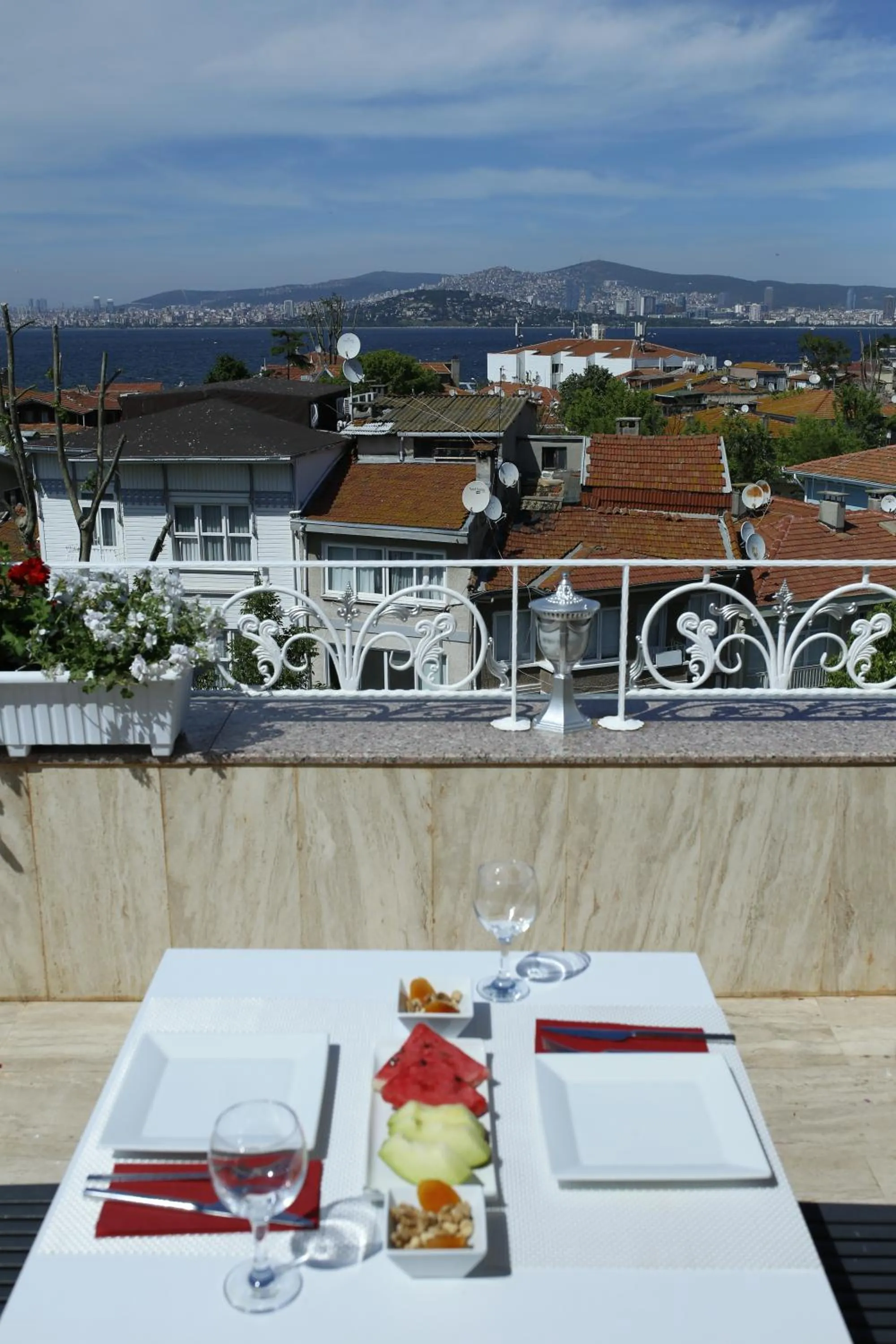 Balcony/Terrace in Ascot Hotel Büyükada