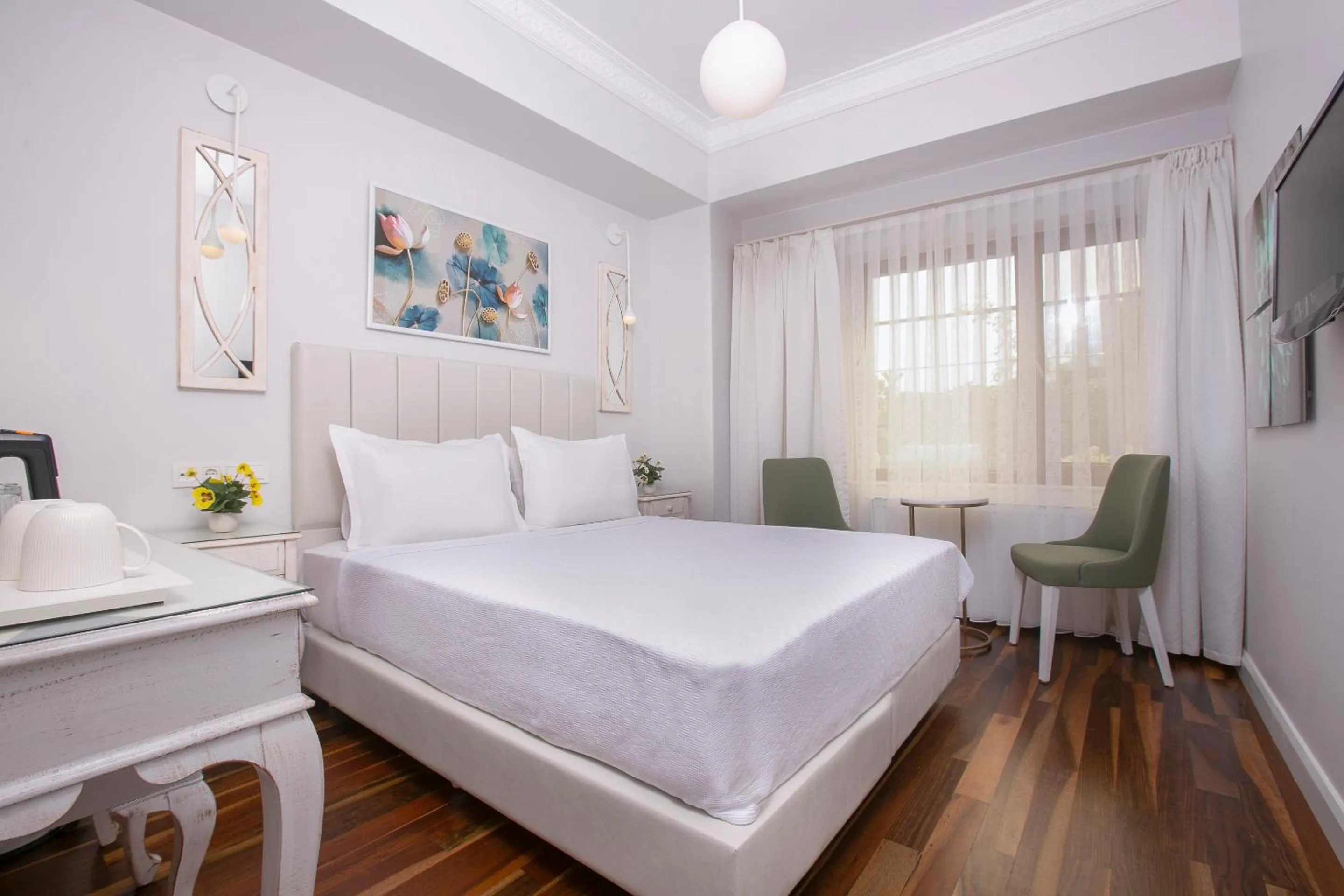 Bedroom, Bed in Ascot Hotel Büyükada