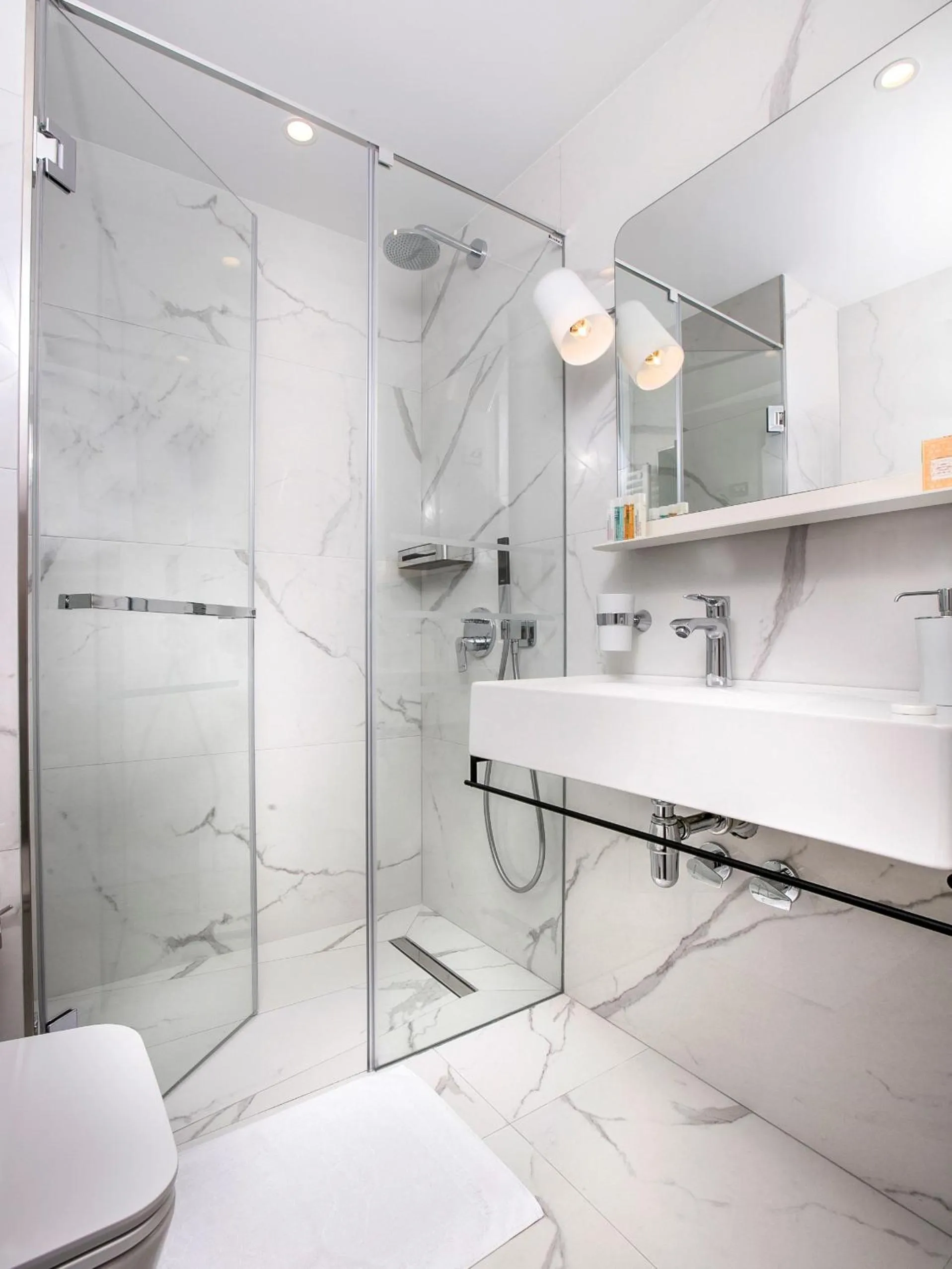 Bathroom in Ascot Hotel Büyükada