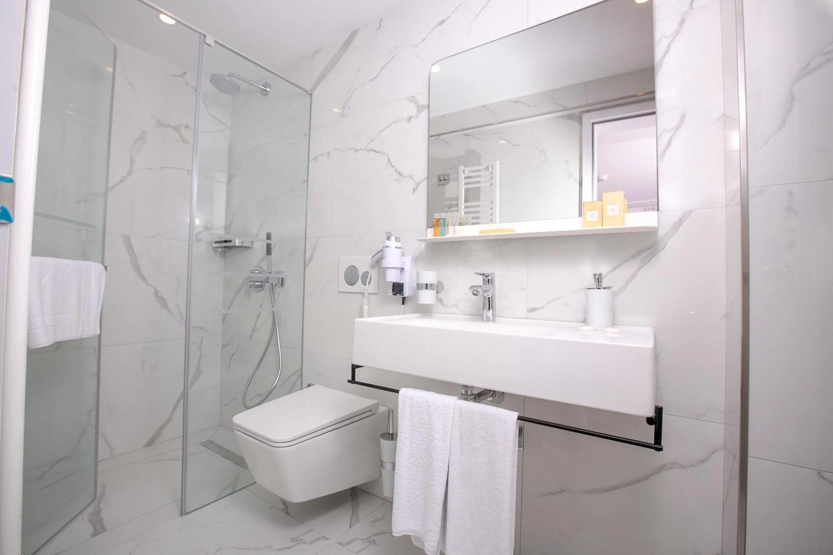 Bathroom in Ascot Hotel Büyükada