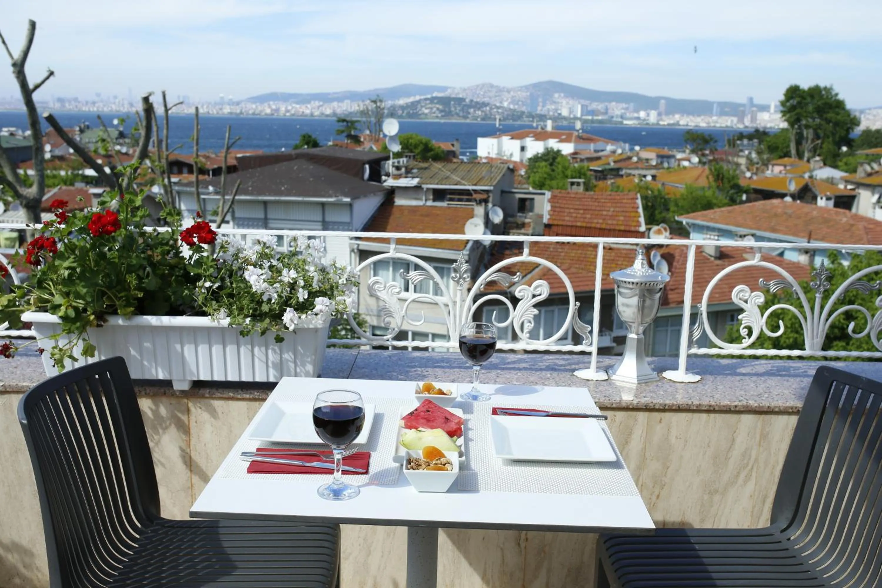 Balcony/Terrace in Ascot Hotel Büyükada