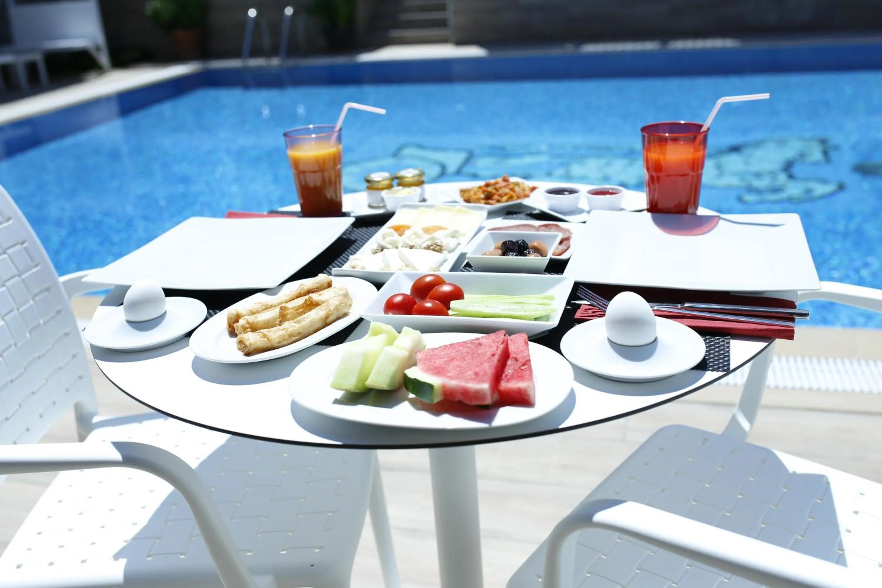 Food and drinks in Ascot Hotel Büyükada