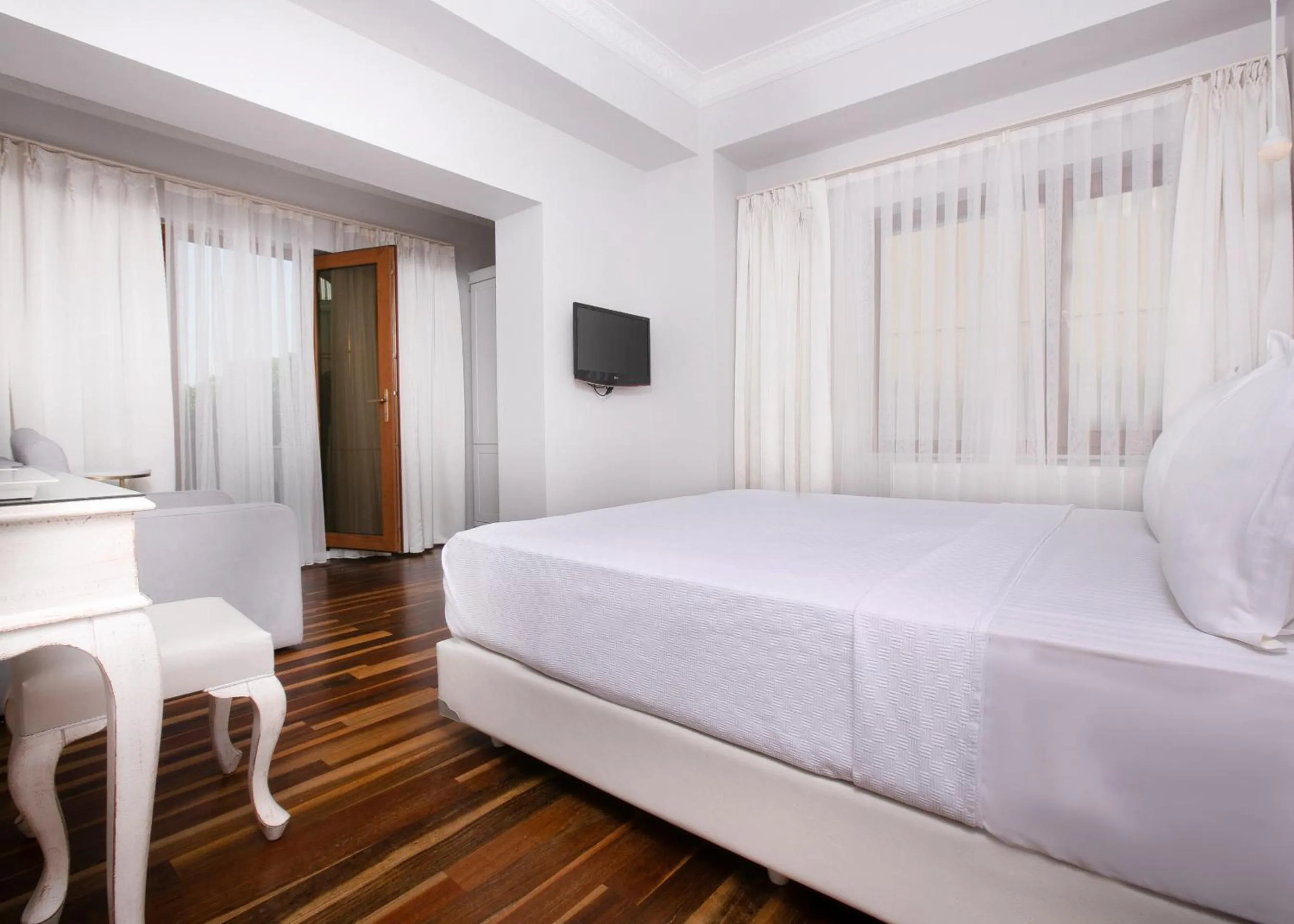 Bed in Ascot Hotel Büyükada