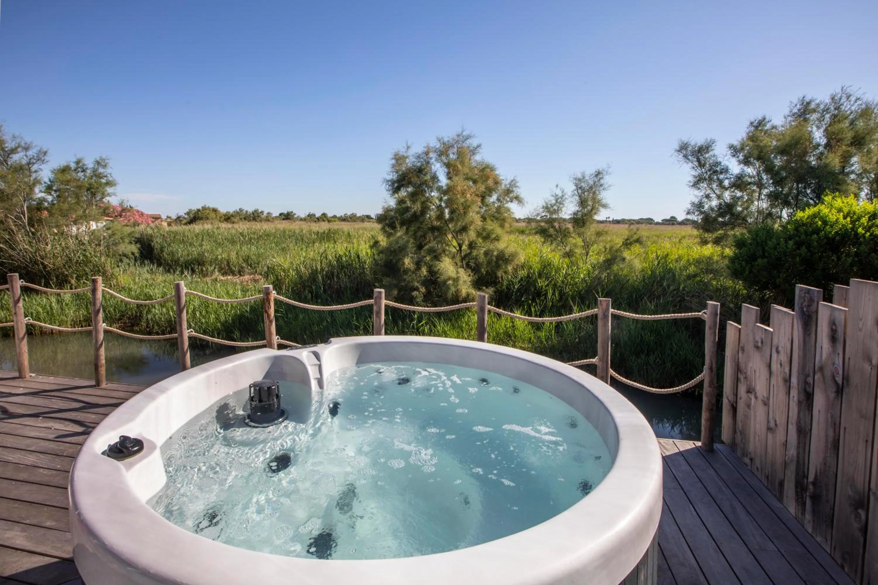Hot Tub in Mas de la Fouque - Hôtel & Spa