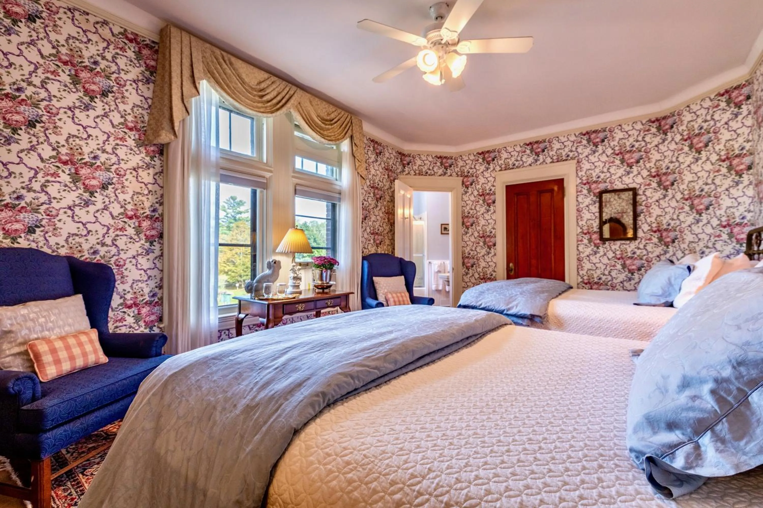 Bed in Wilburton Inn