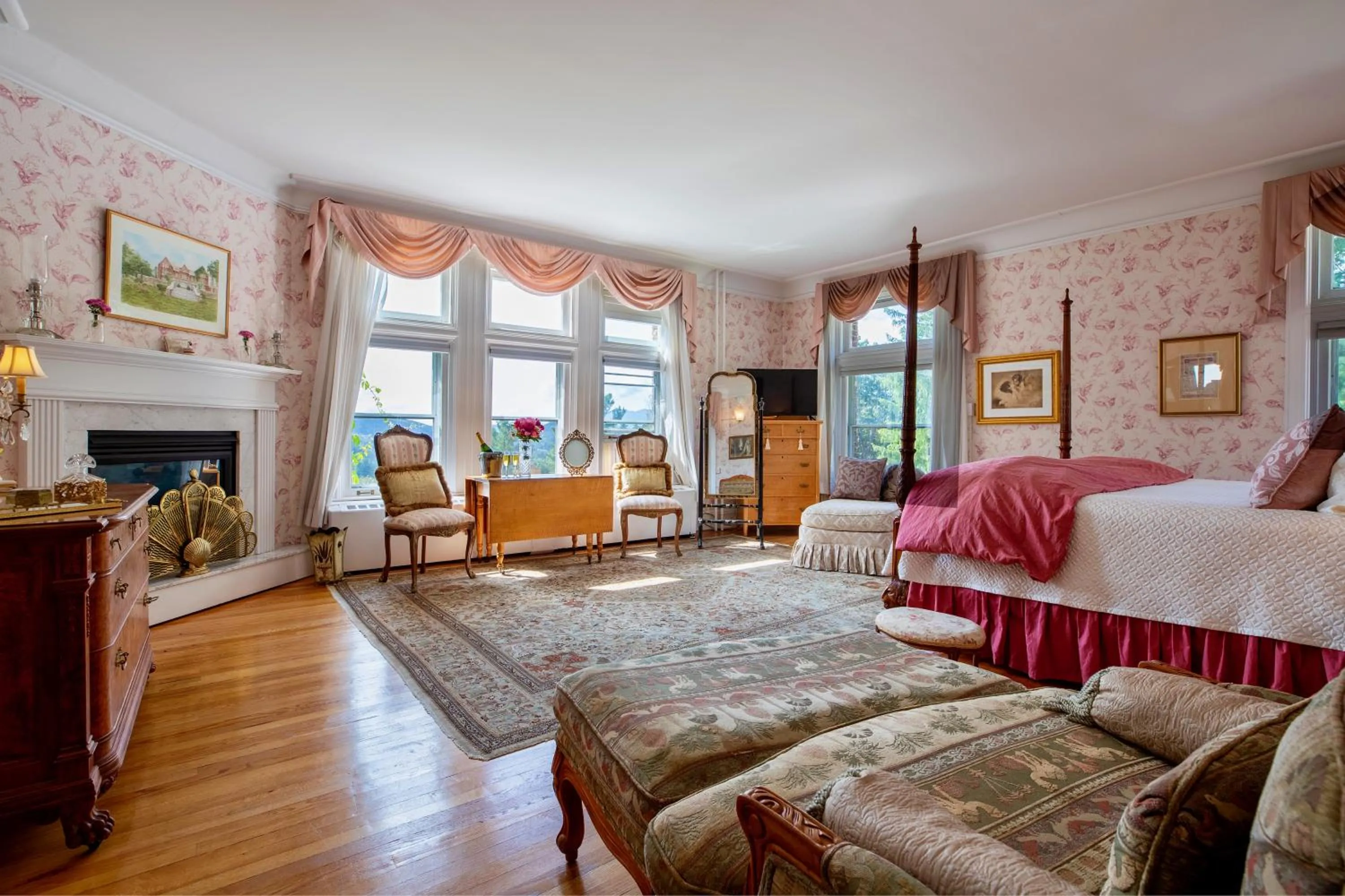 Mountain view in Wilburton Inn