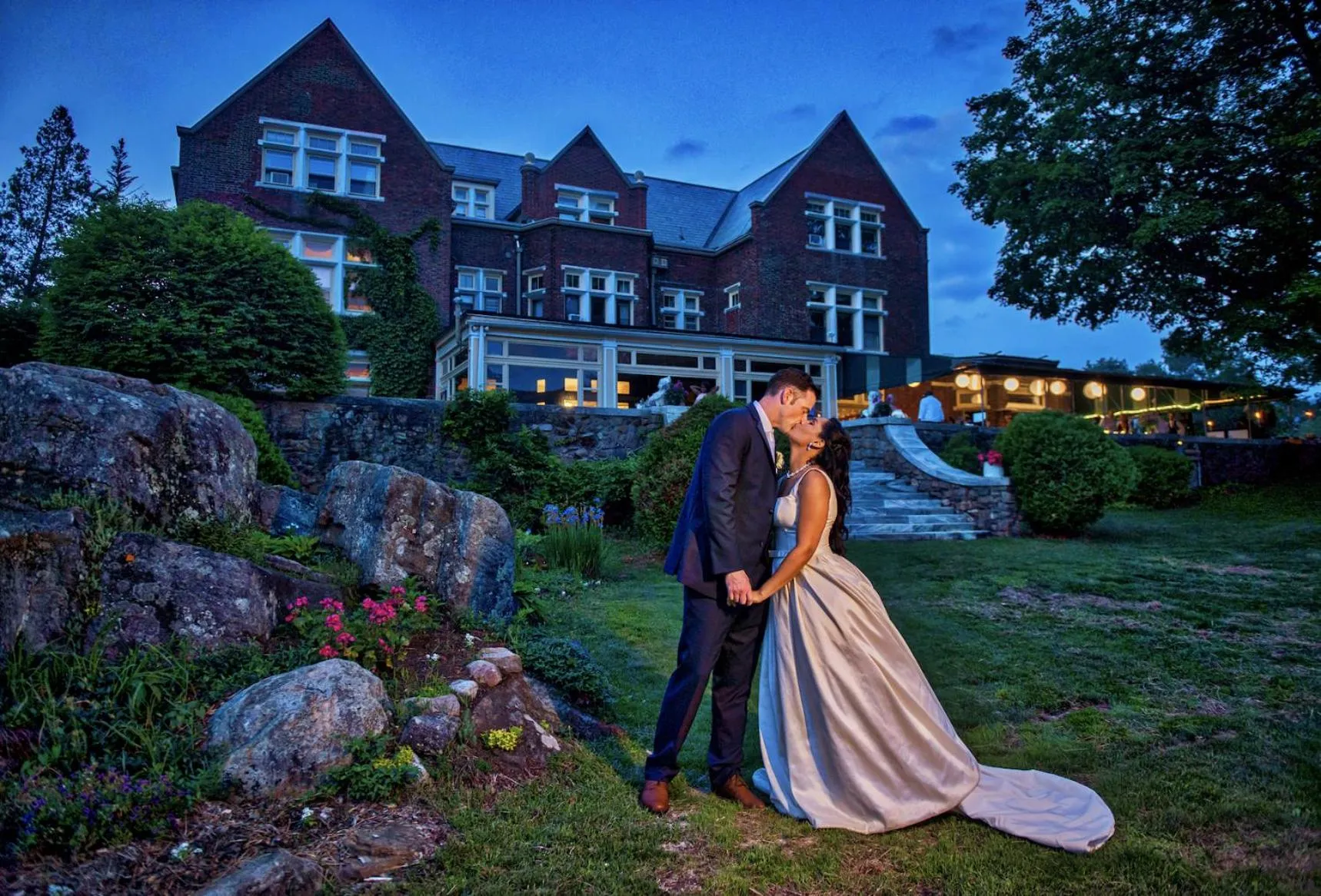Facade/entrance in Wilburton Inn