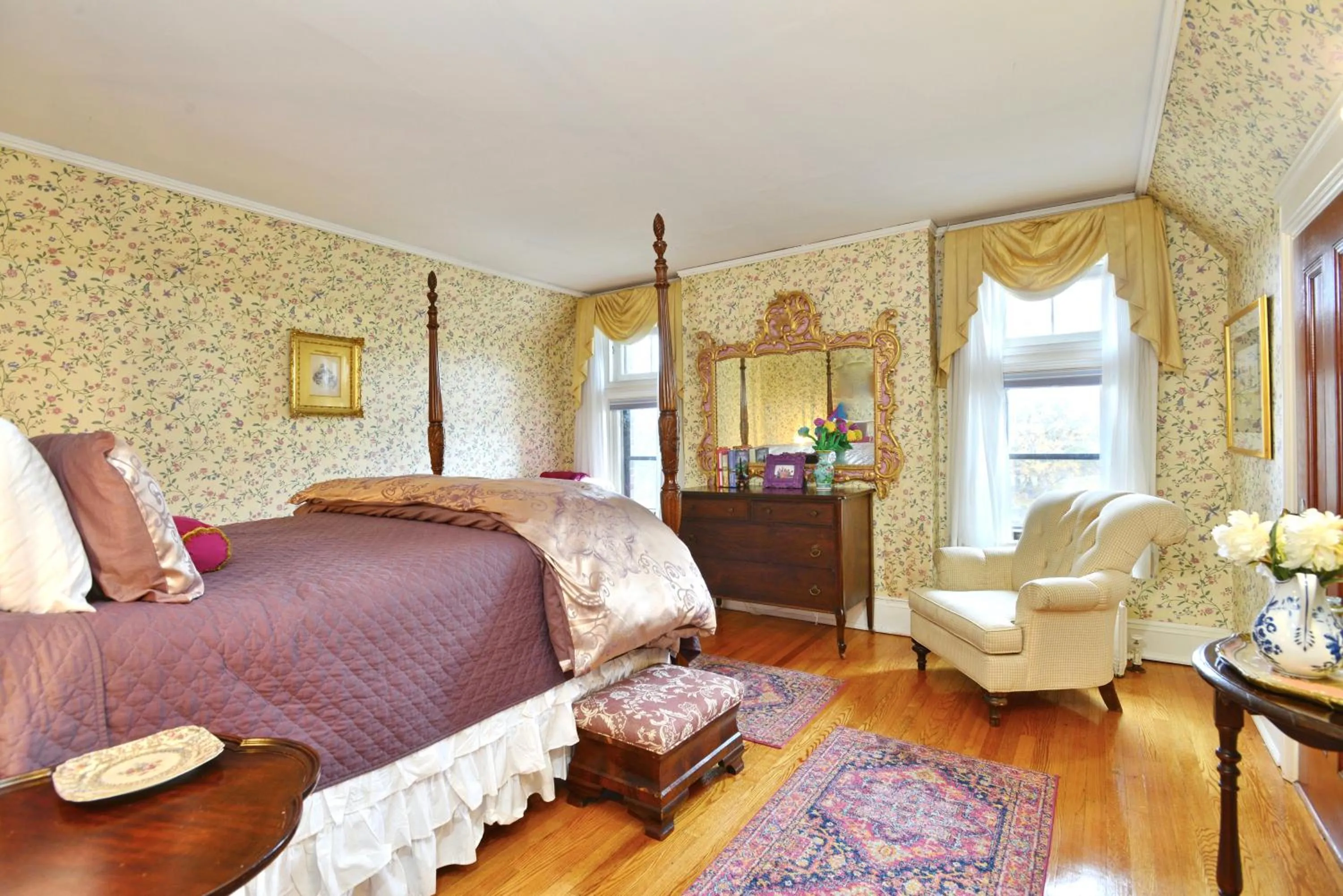 Bed in Wilburton Inn