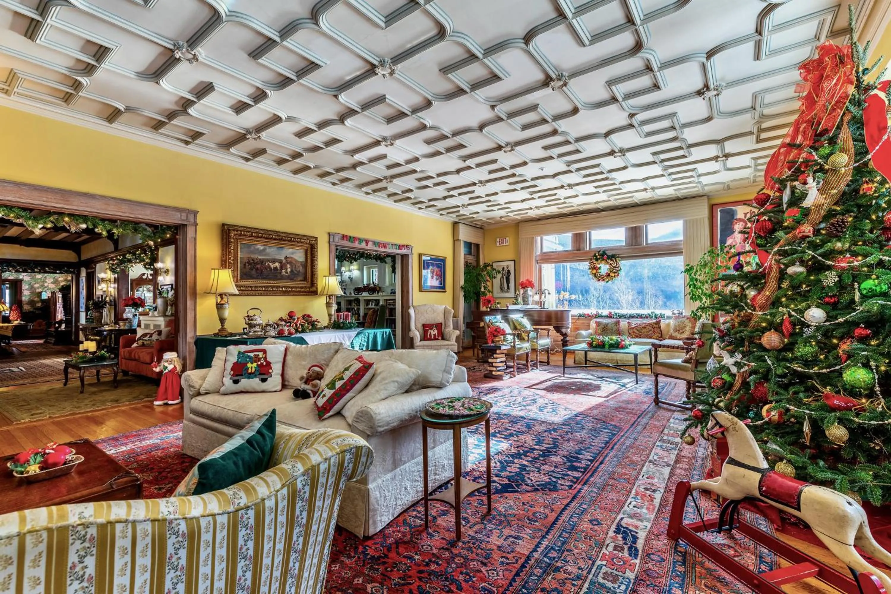 Living room in Wilburton Inn