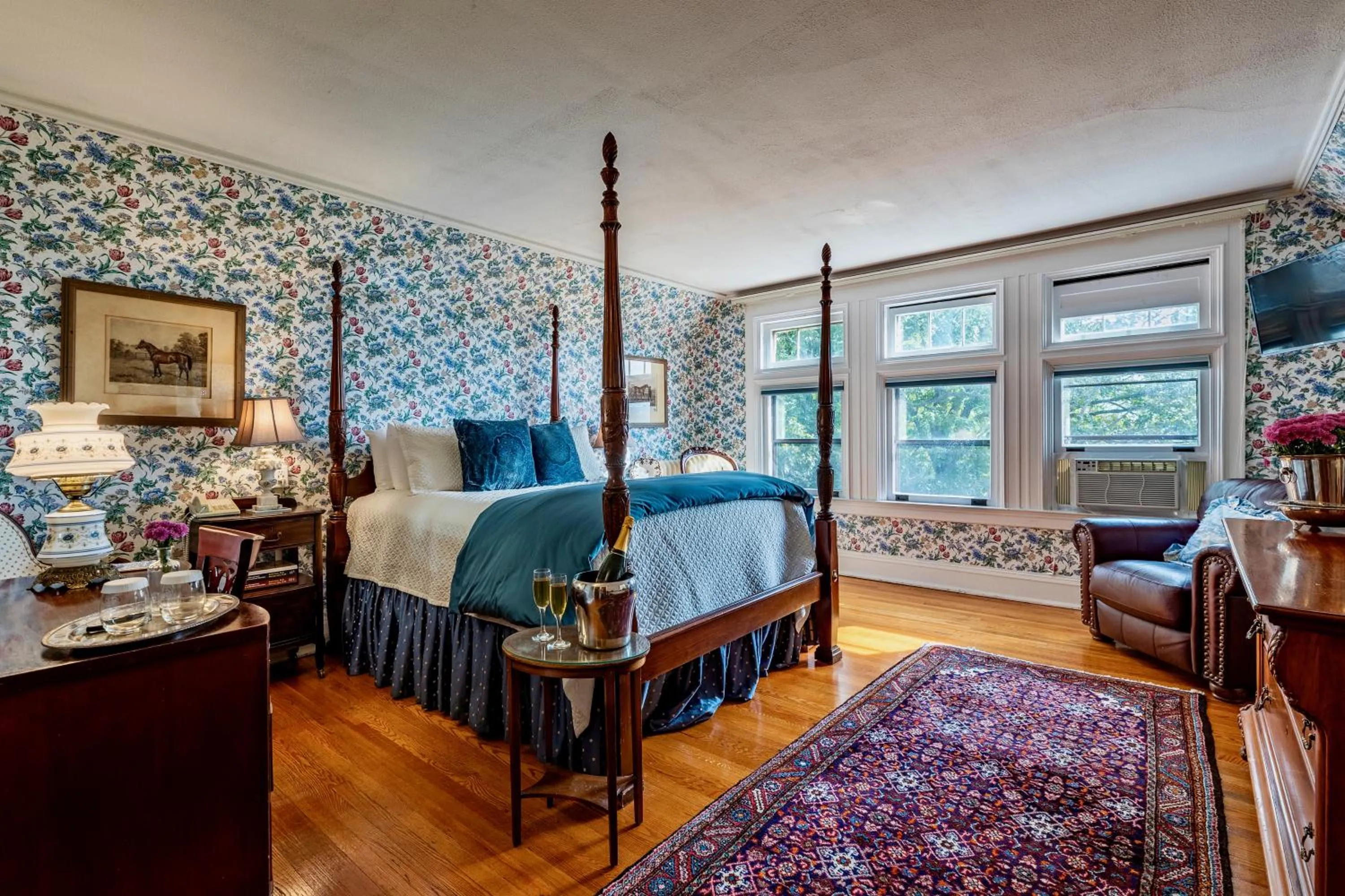 Bed in Wilburton Inn