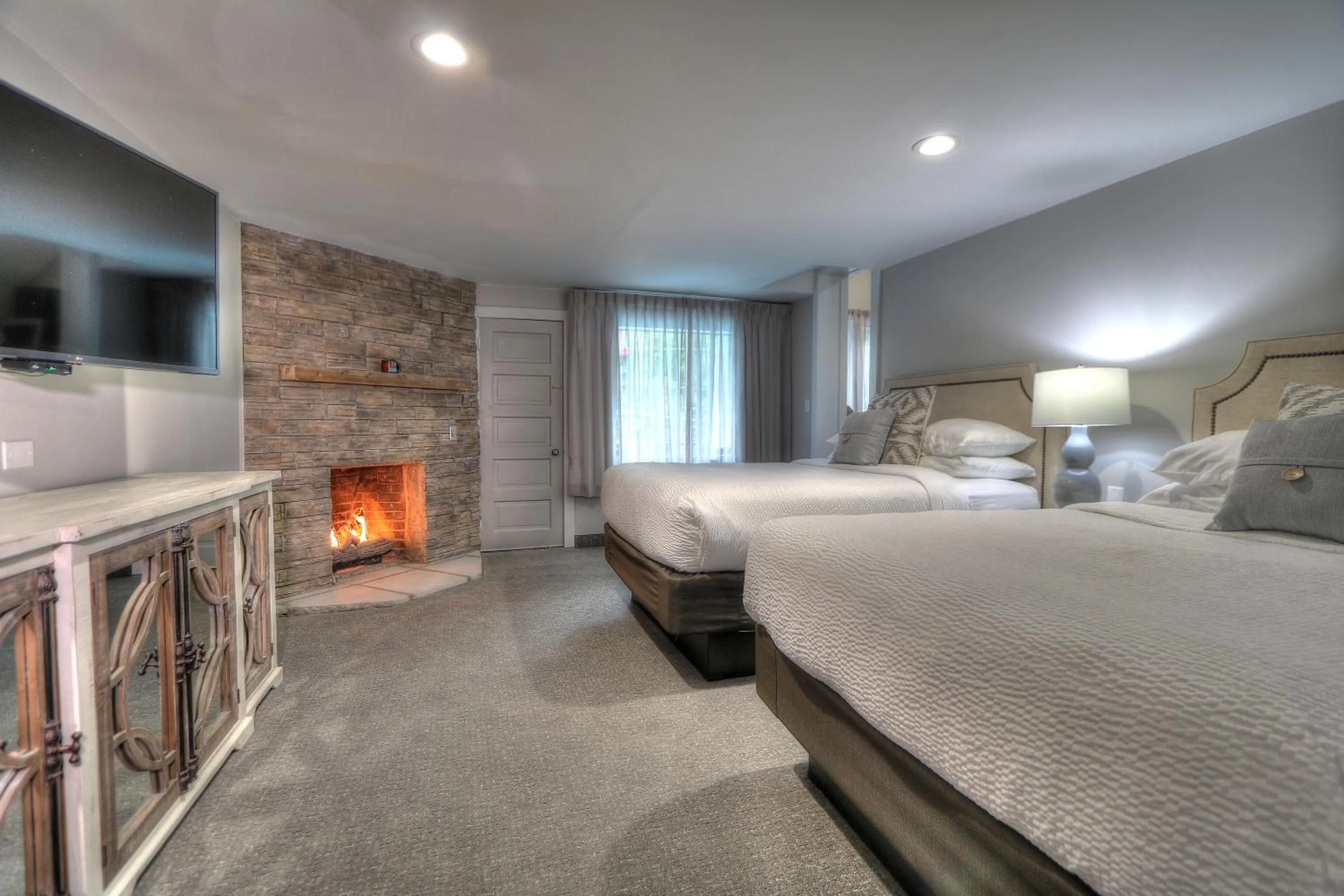 Bedroom, Bed in River Edge Inn