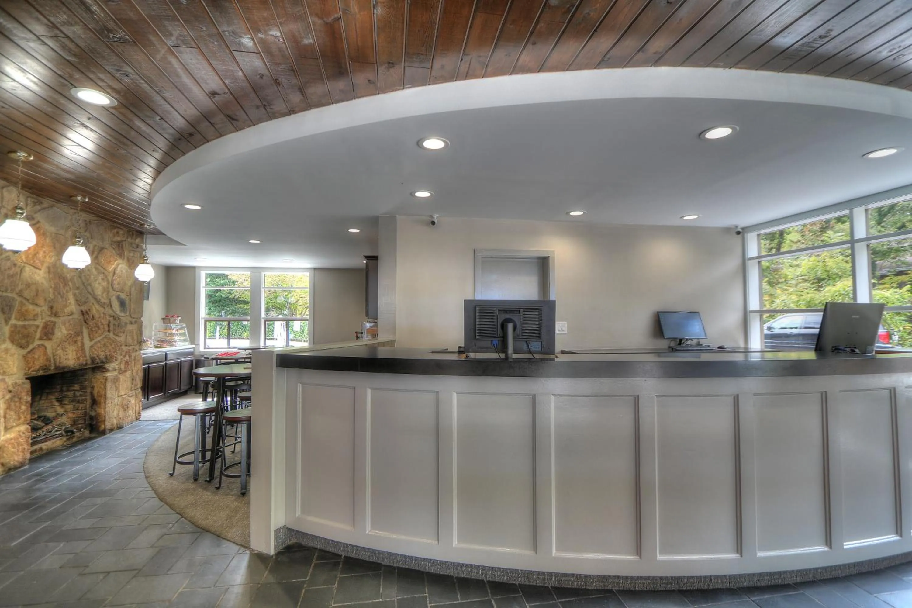 Breakfast in River Edge Inn