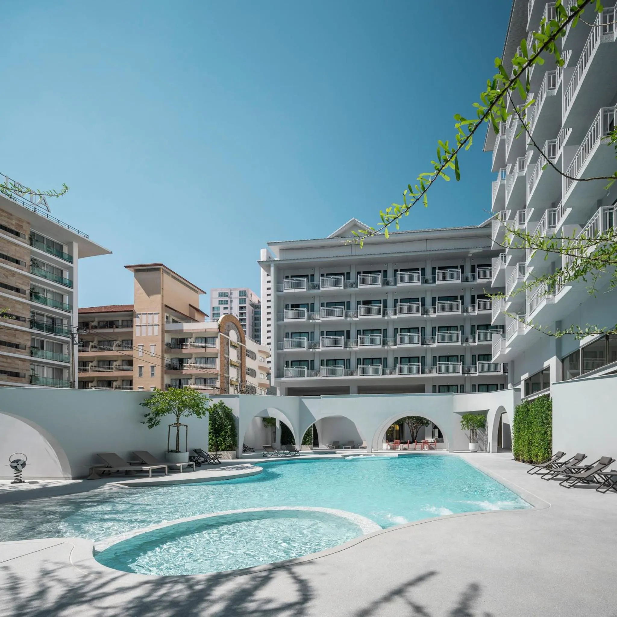 Swimming pool in Terra Nara