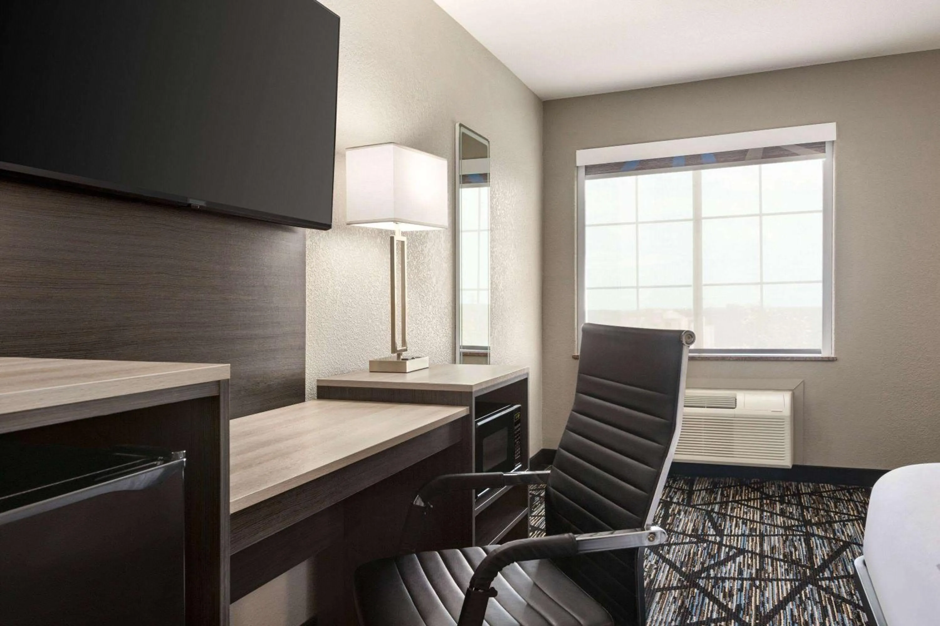 Photo of the whole room in La Quinta by Wyndham San Antonio North Stone Oak