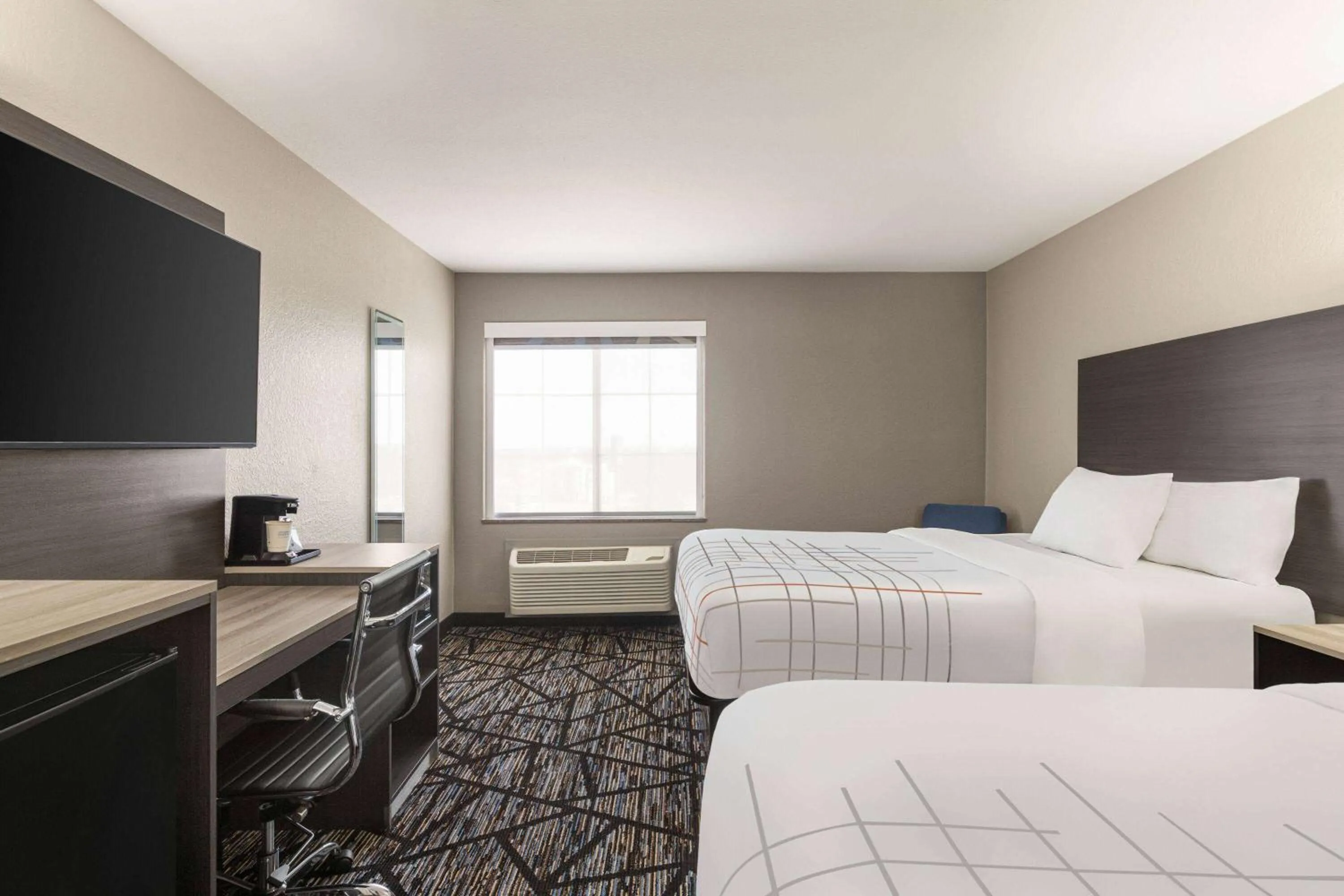 Photo of the whole room, Bed in La Quinta by Wyndham San Antonio North Stone Oak