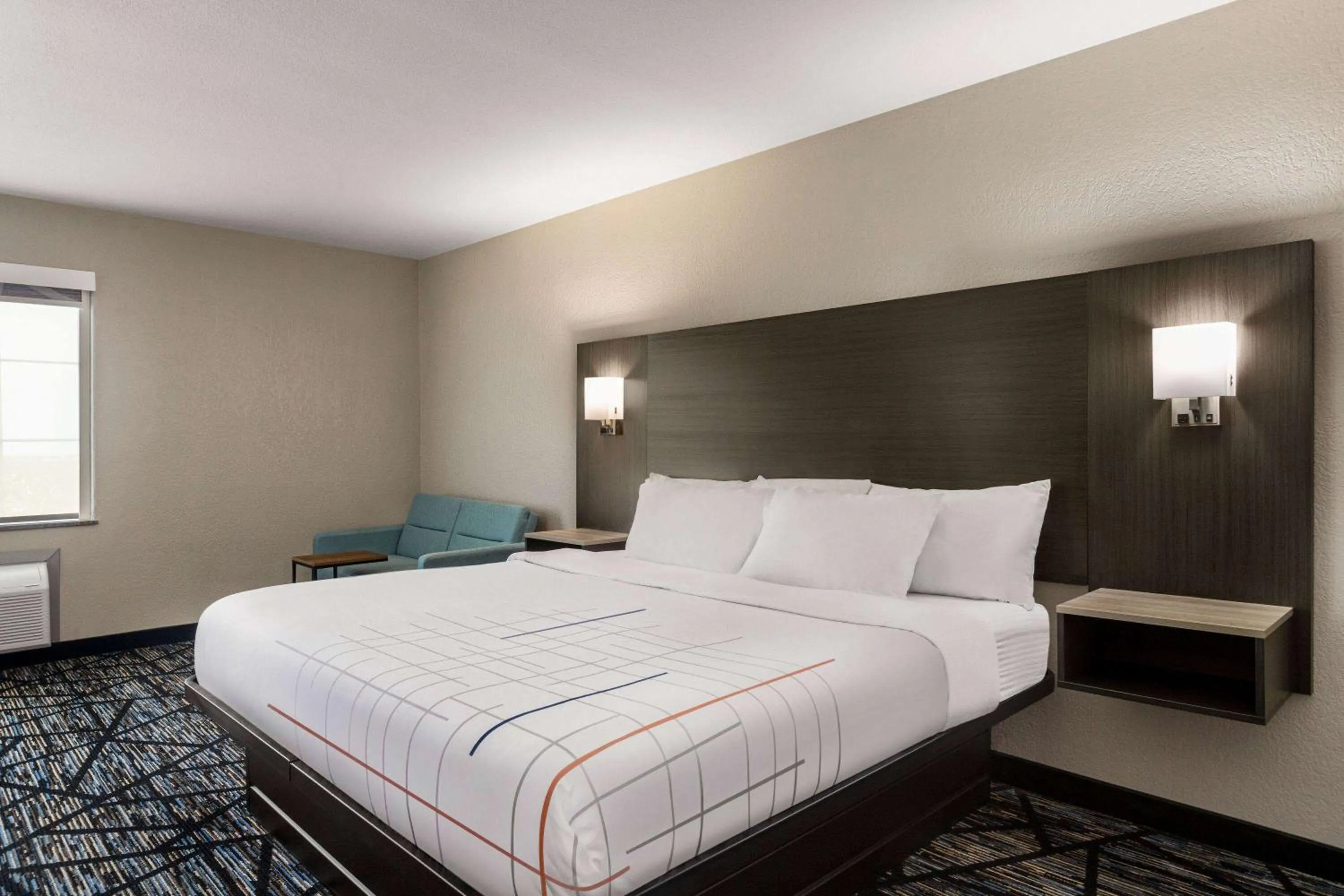 Photo of the whole room, Bed in La Quinta by Wyndham San Antonio North Stone Oak