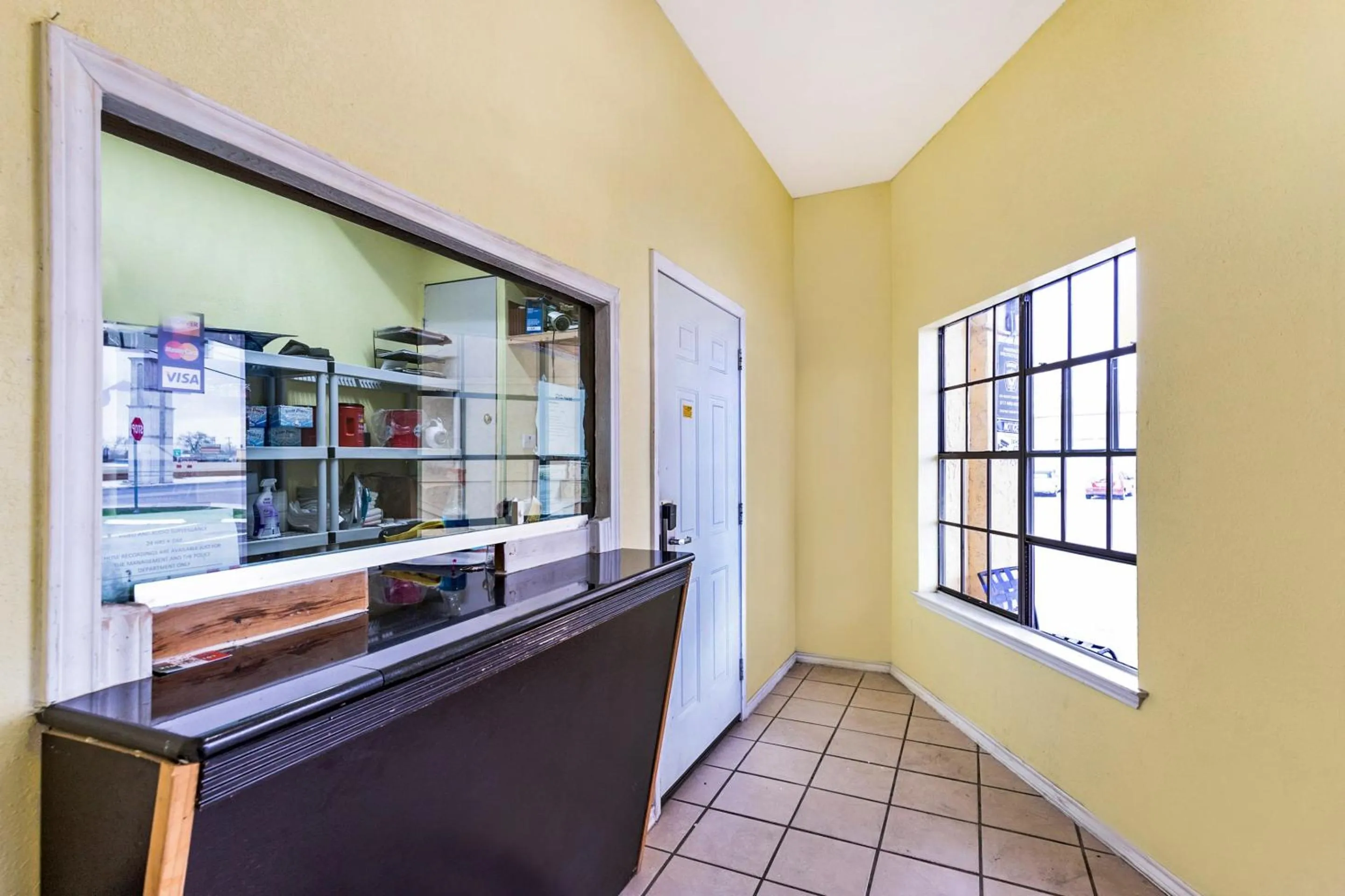 Lobby or reception in OYO Hotel San Antonio Lackland near Seaworld