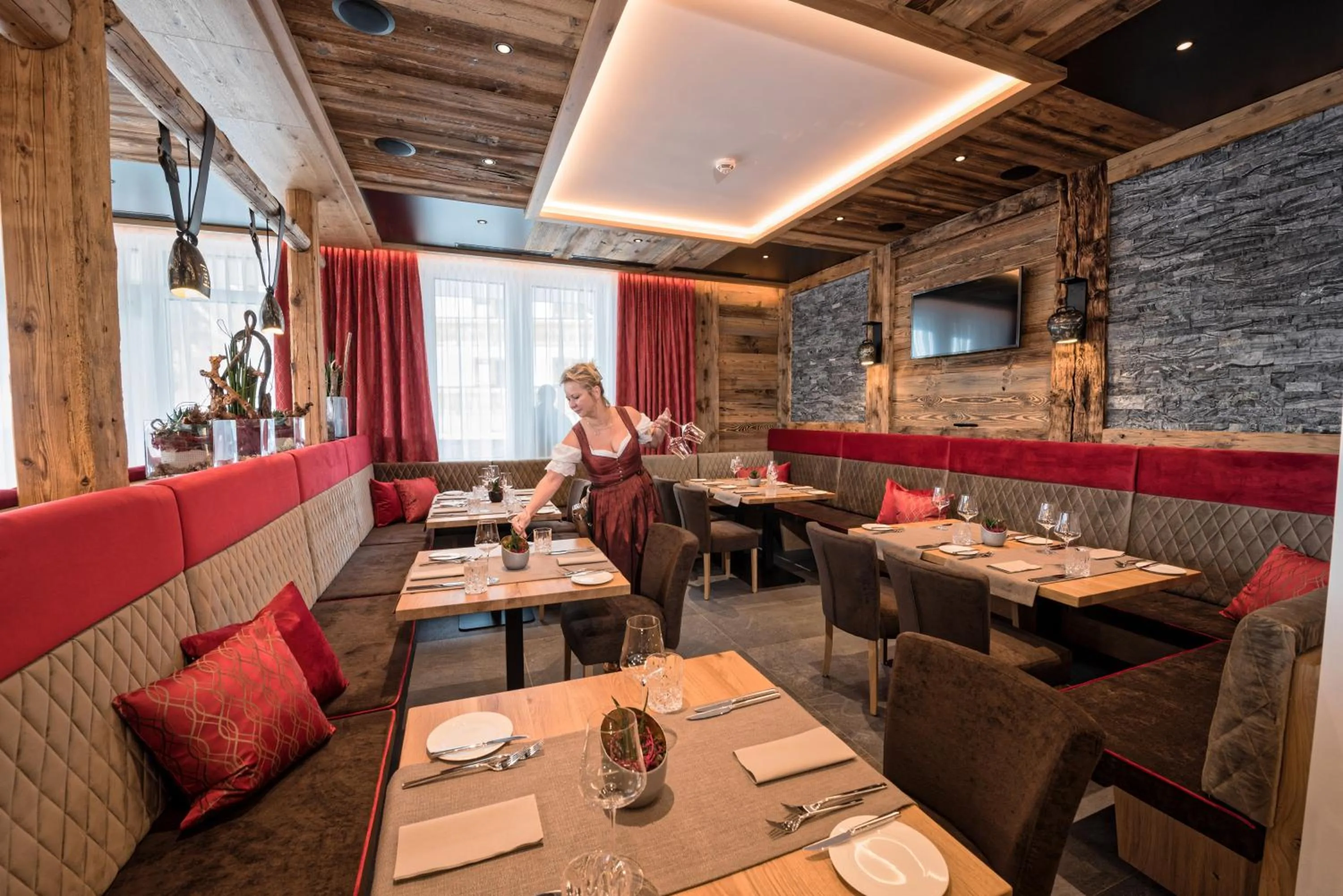 Restaurant/places to eat in Hotel Eldorado