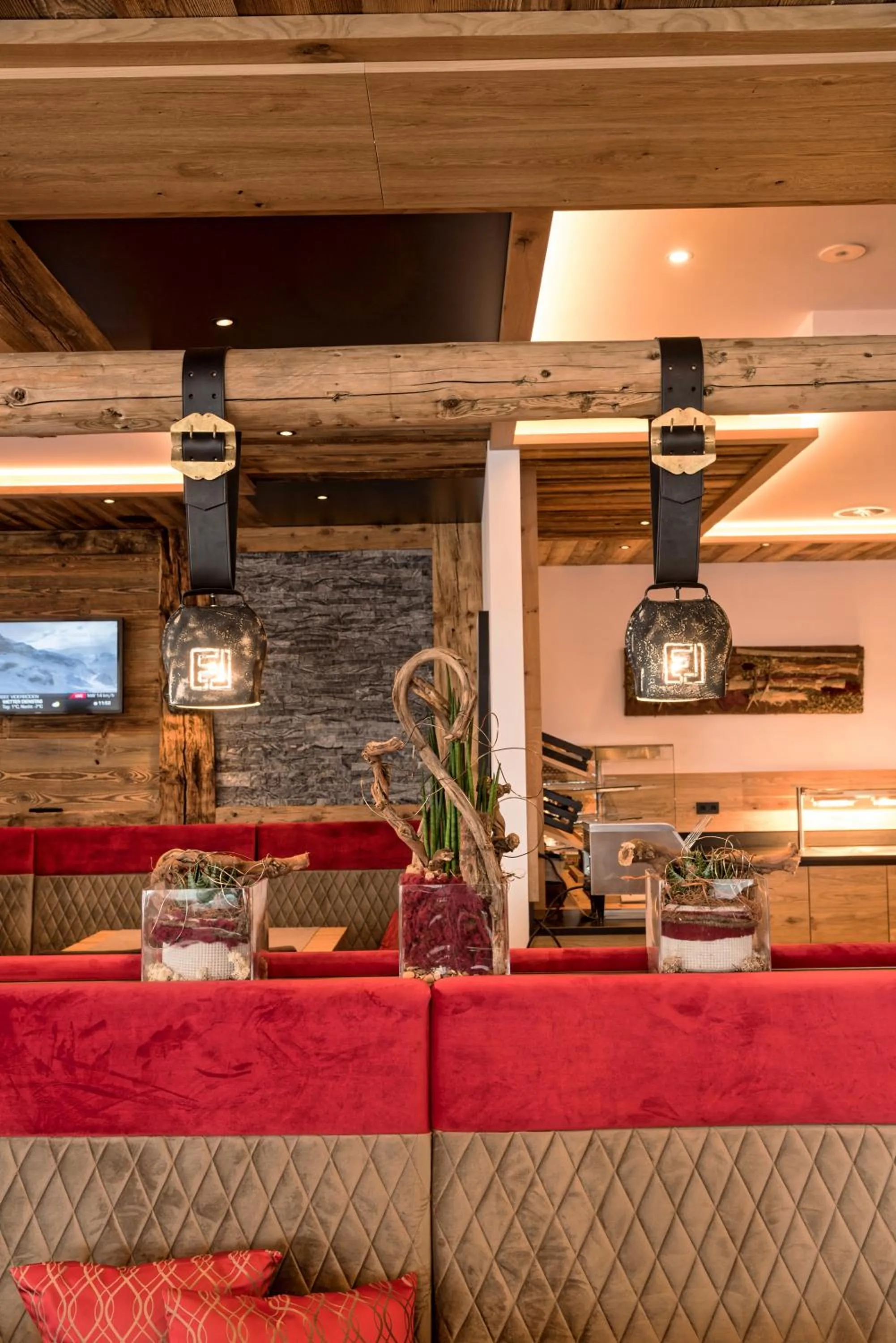 Restaurant/places to eat in Hotel Eldorado