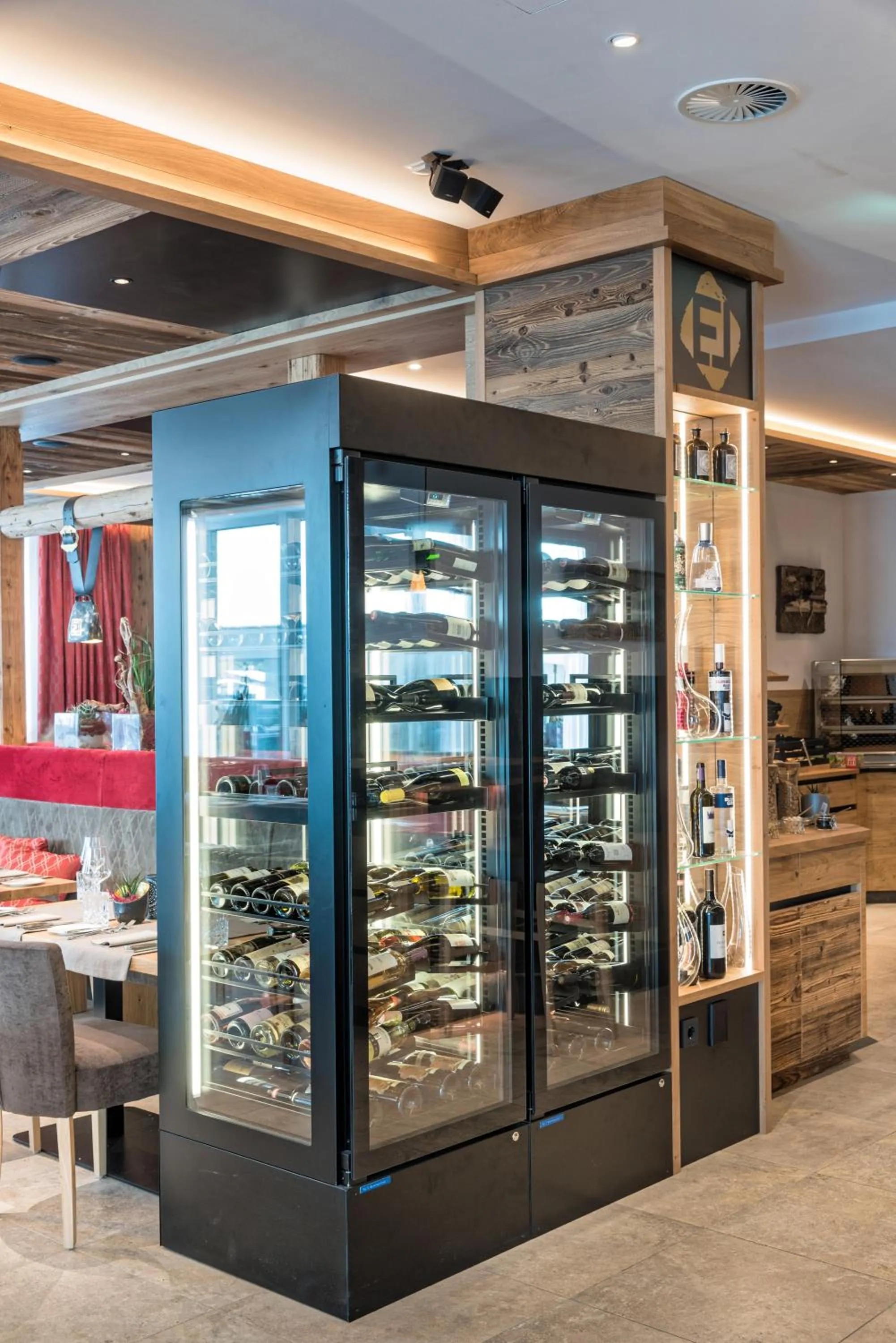 Restaurant/places to eat in Hotel Eldorado