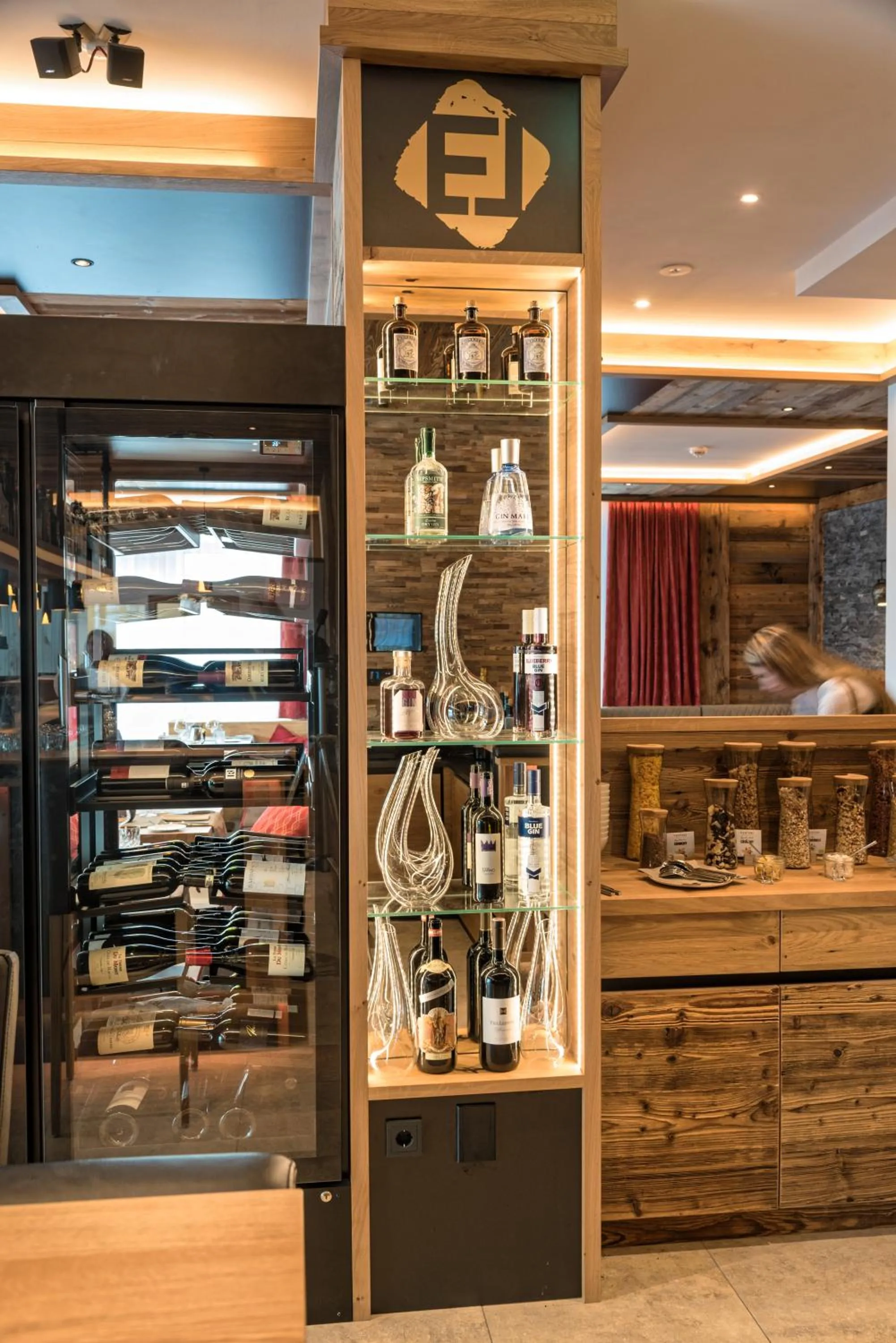 Restaurant/places to eat in Hotel Eldorado