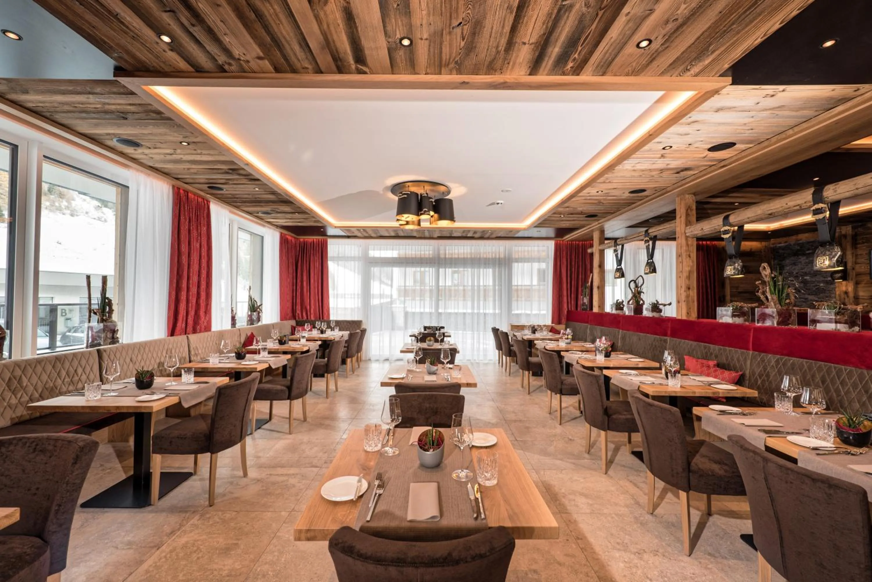 Restaurant/places to eat in Hotel Eldorado