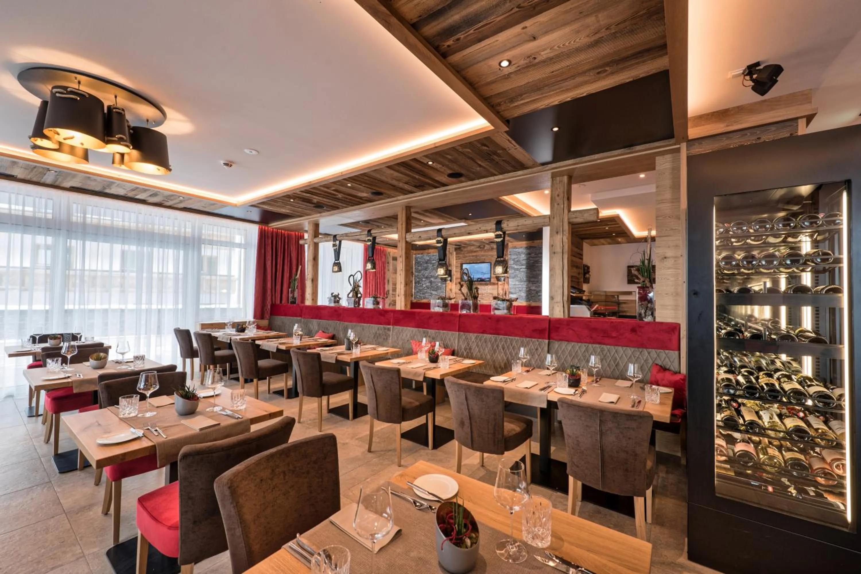 Restaurant/places to eat in Hotel Eldorado