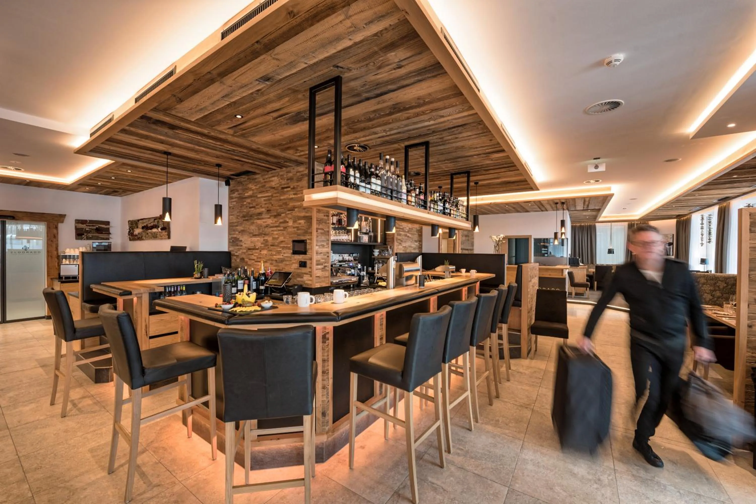 Restaurant/places to eat in Hotel Eldorado