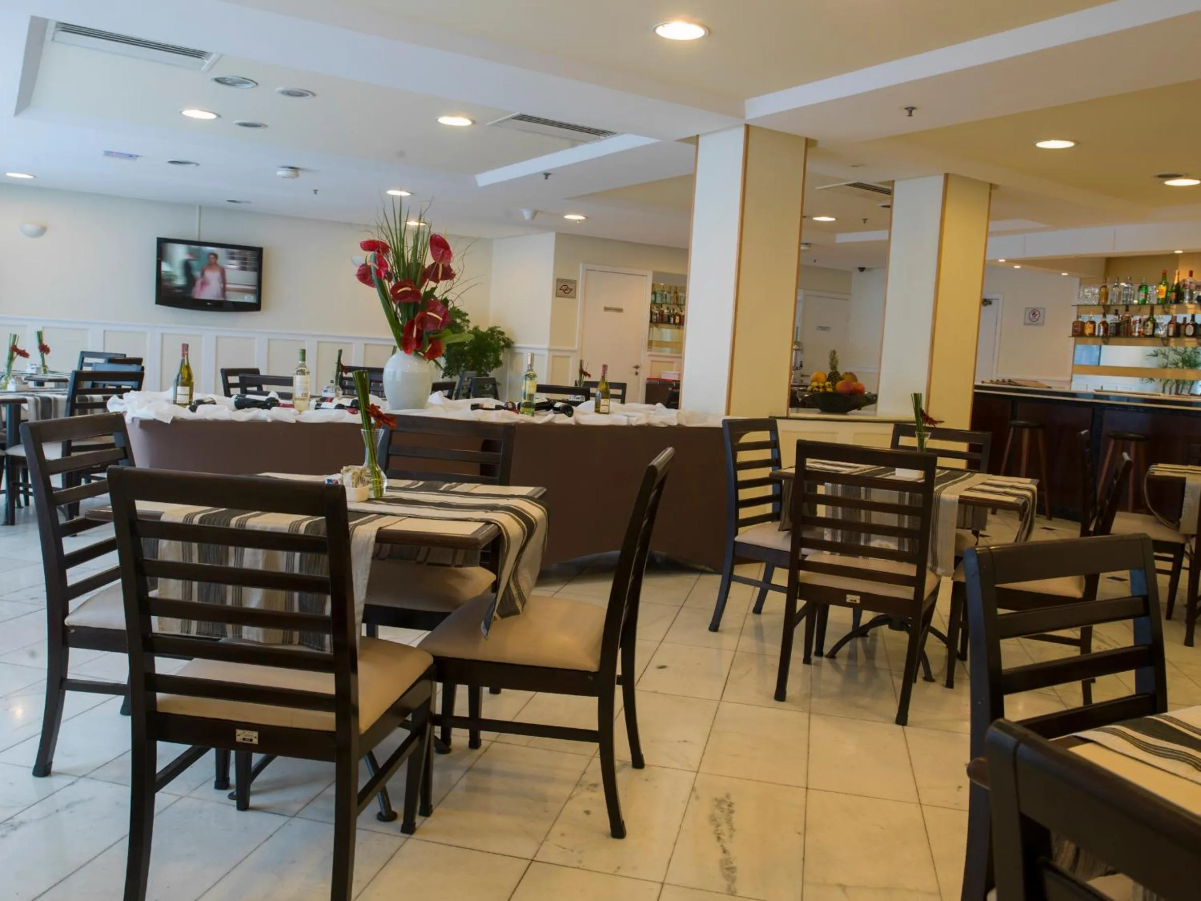 Restaurant/places to eat in Tsue The Palace Flats