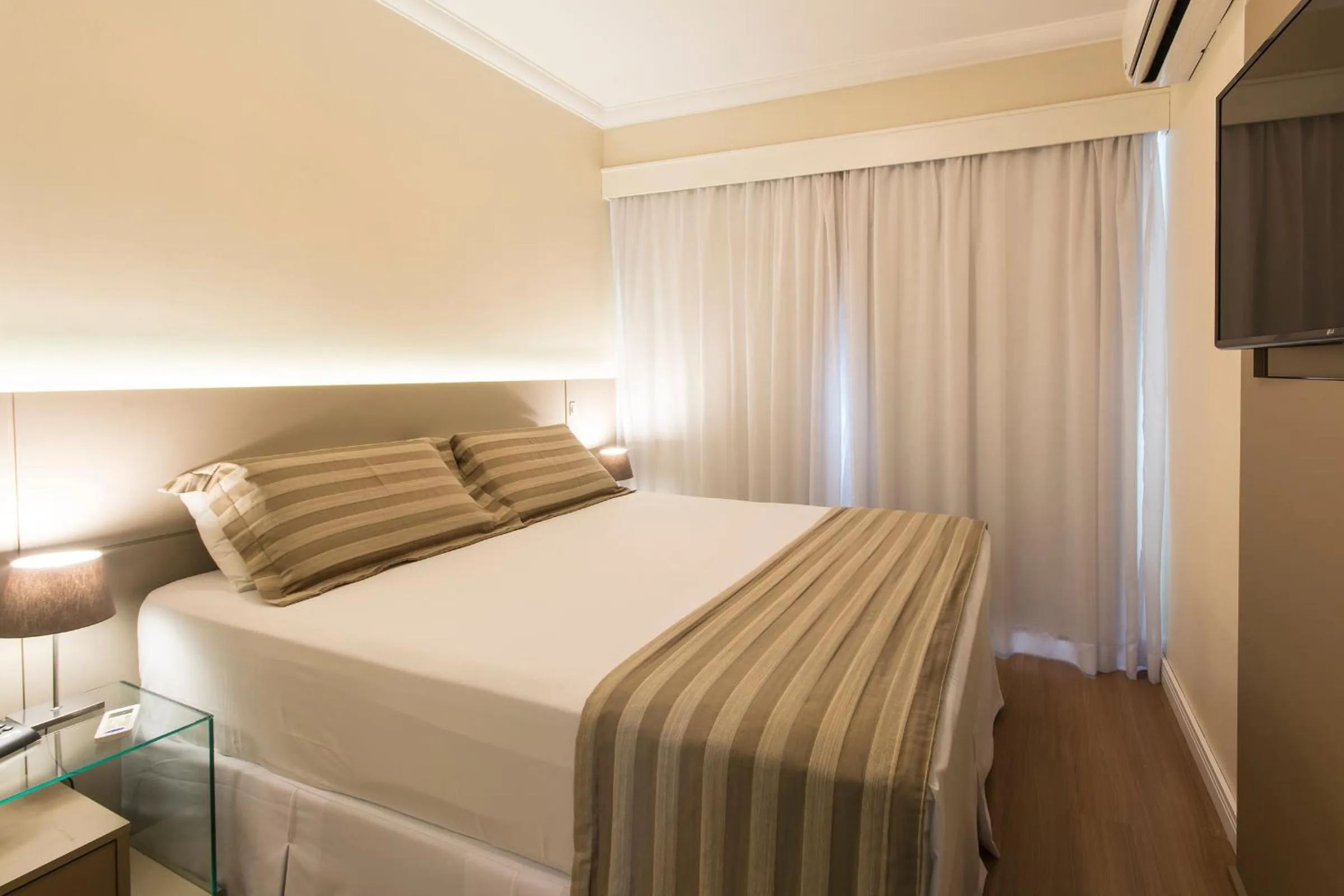 Bedroom, Bed in Tsue The Palace Flats