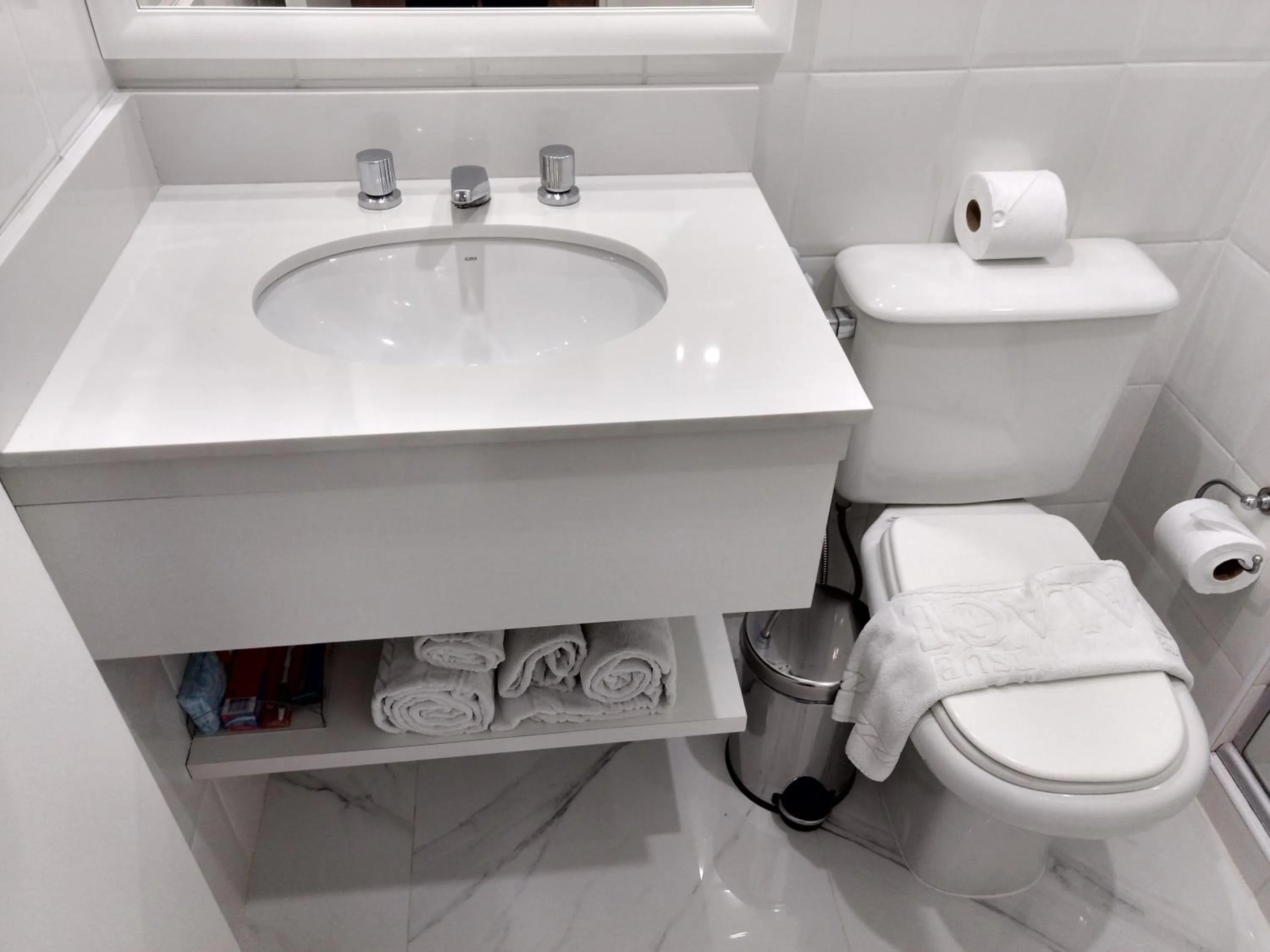 Toilet in Tsue The Palace Flats